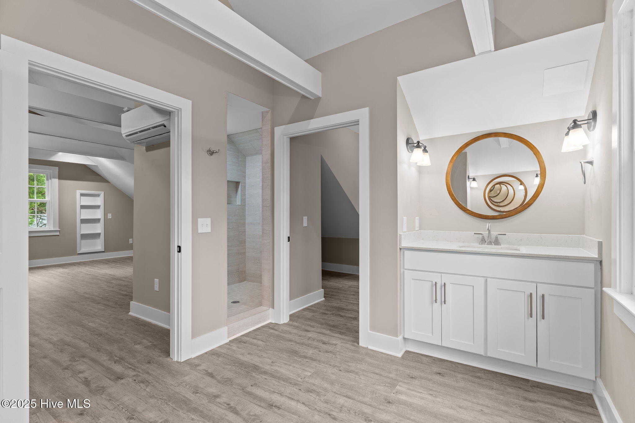 100542259 | Photo 36