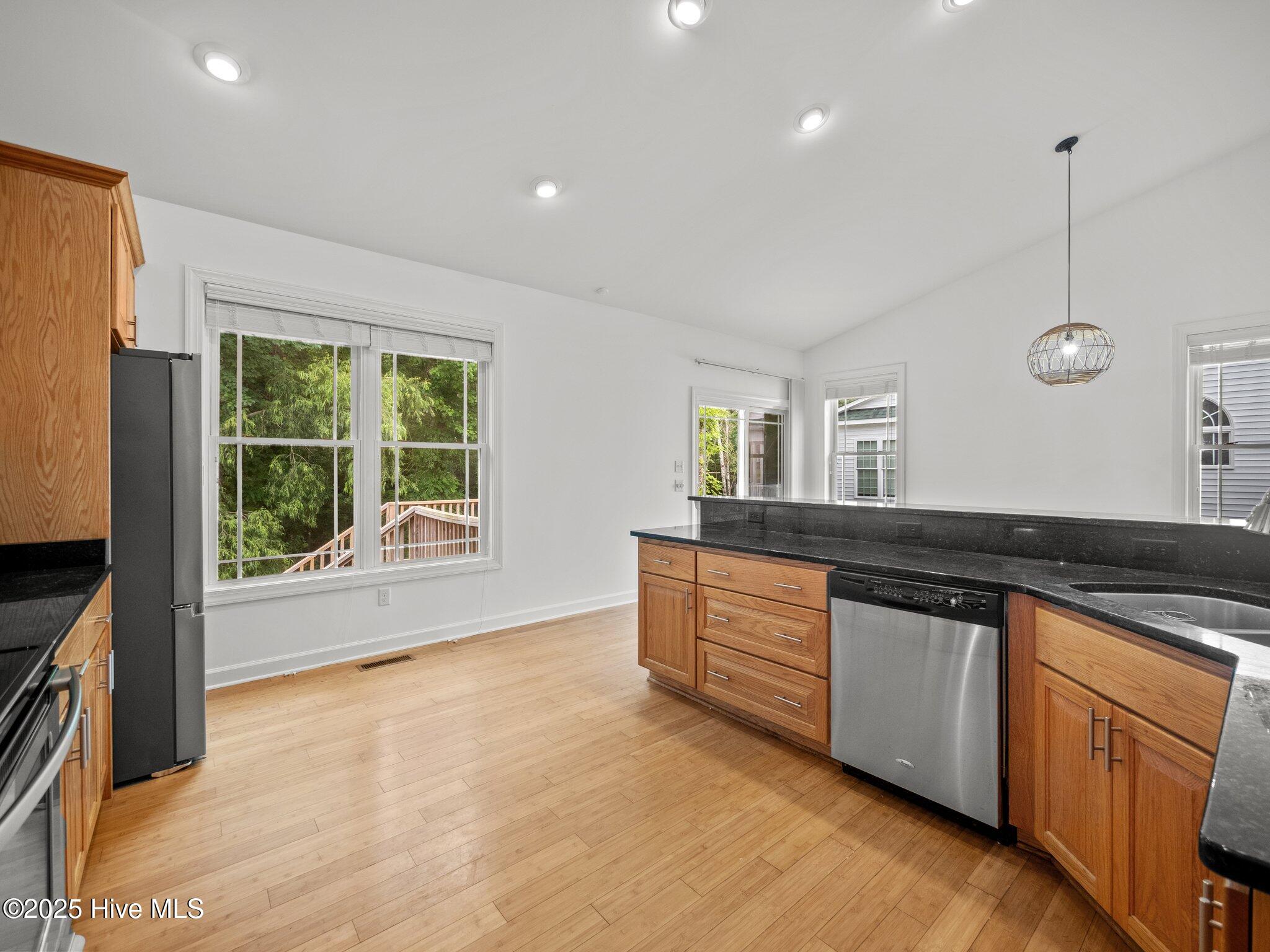 100559158 | Photo 20