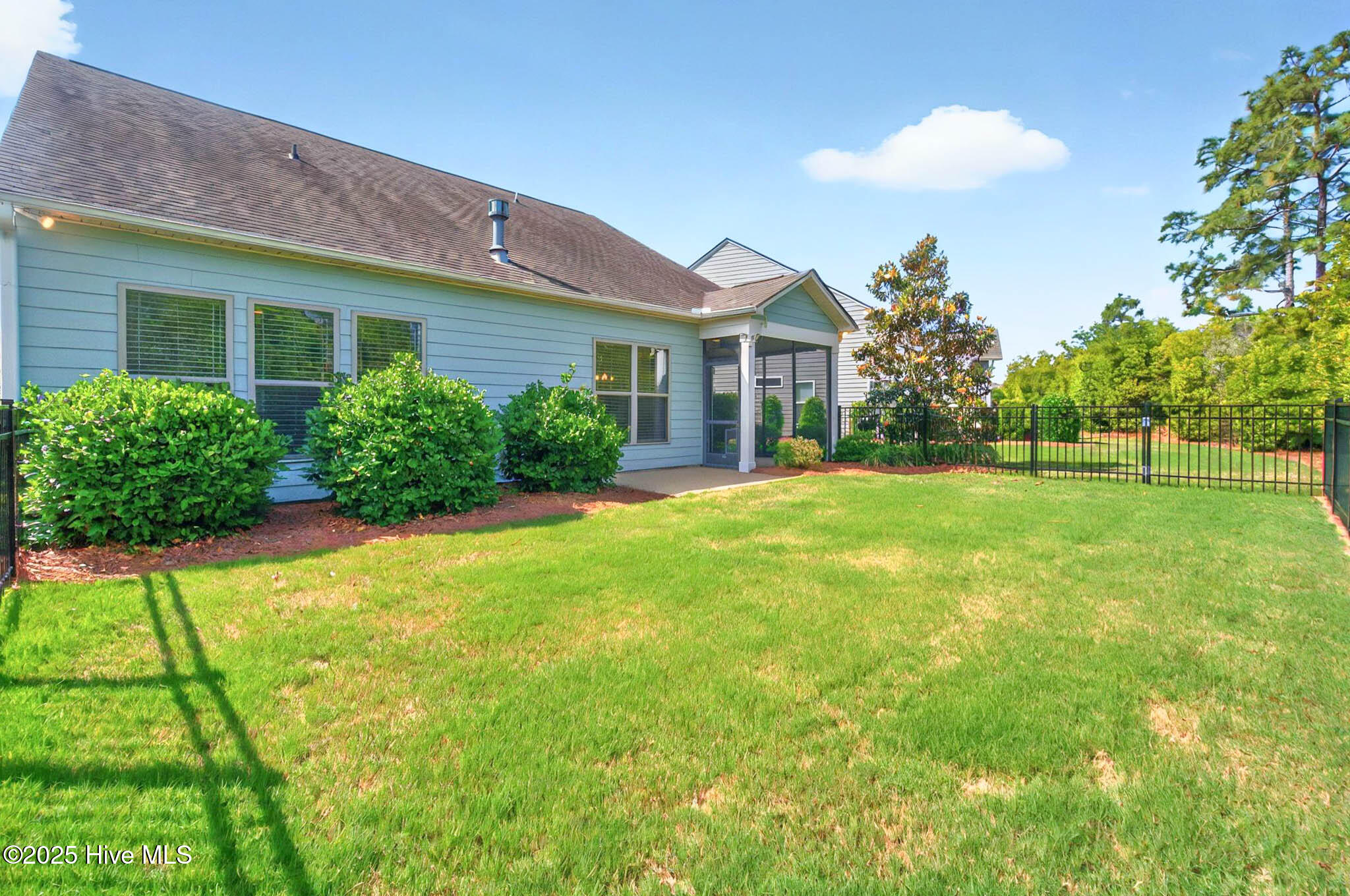 100509879 | Photo 38