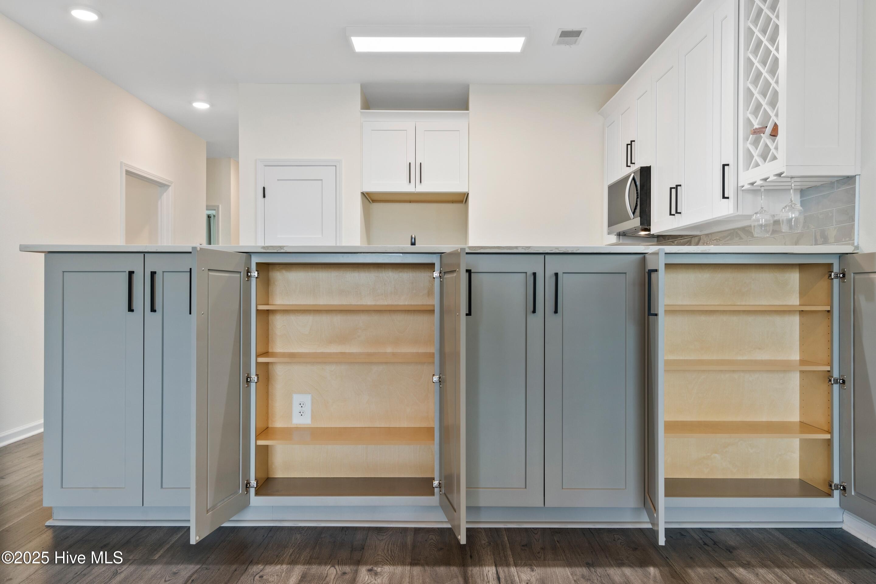 100542567 | Photo 11