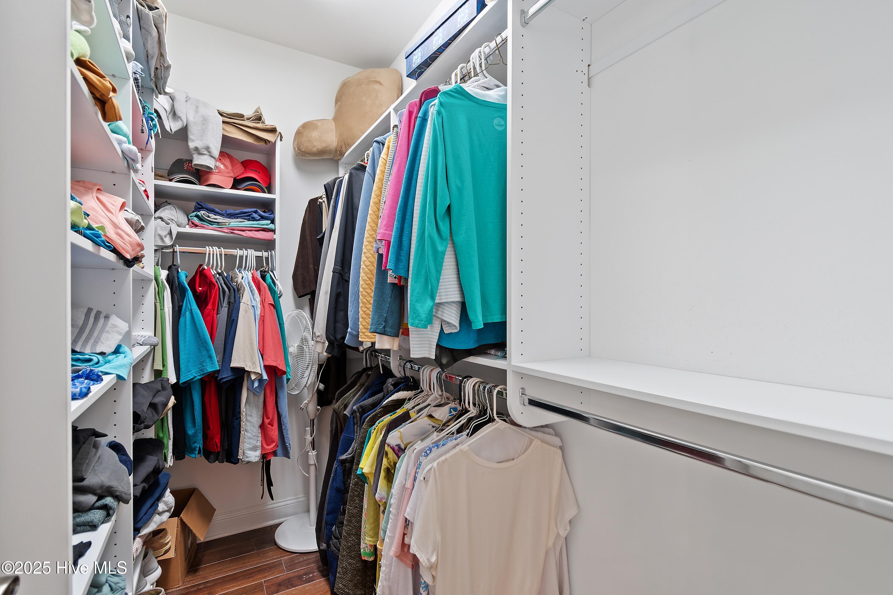 100533940 | Photo 28