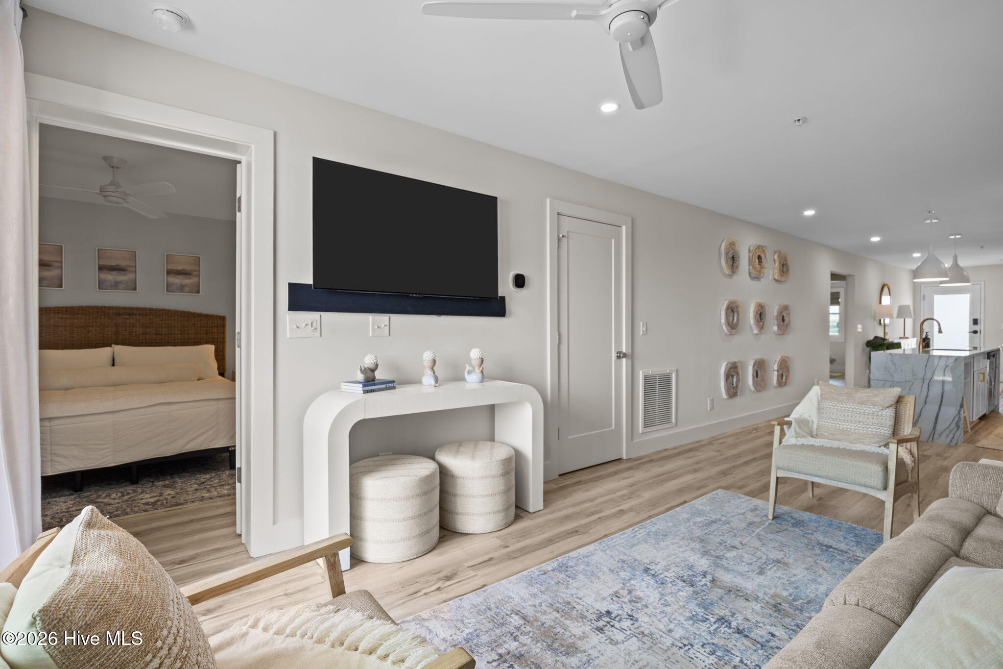 100566636 | Photo 16