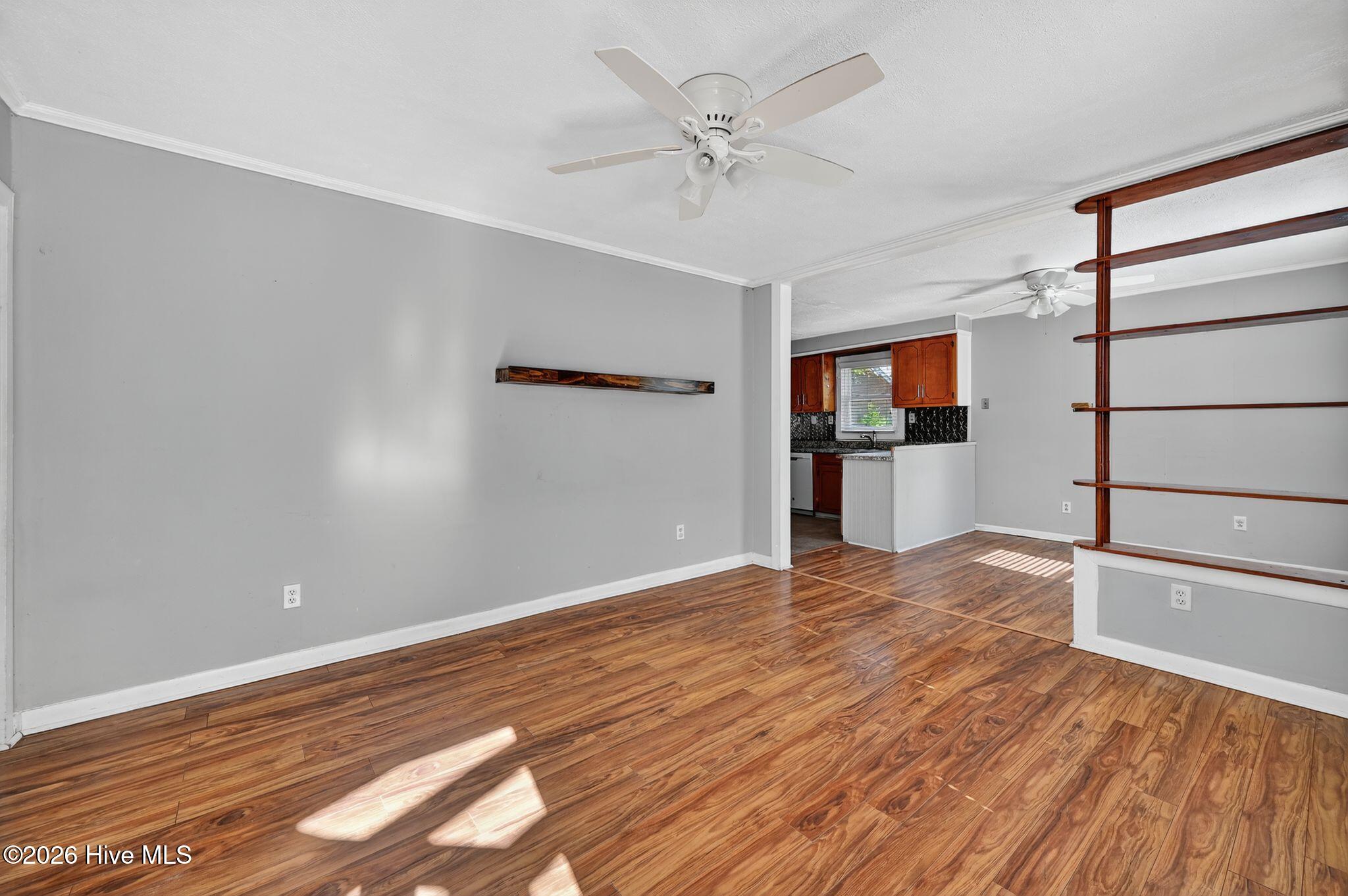 100553943 | Photo 13