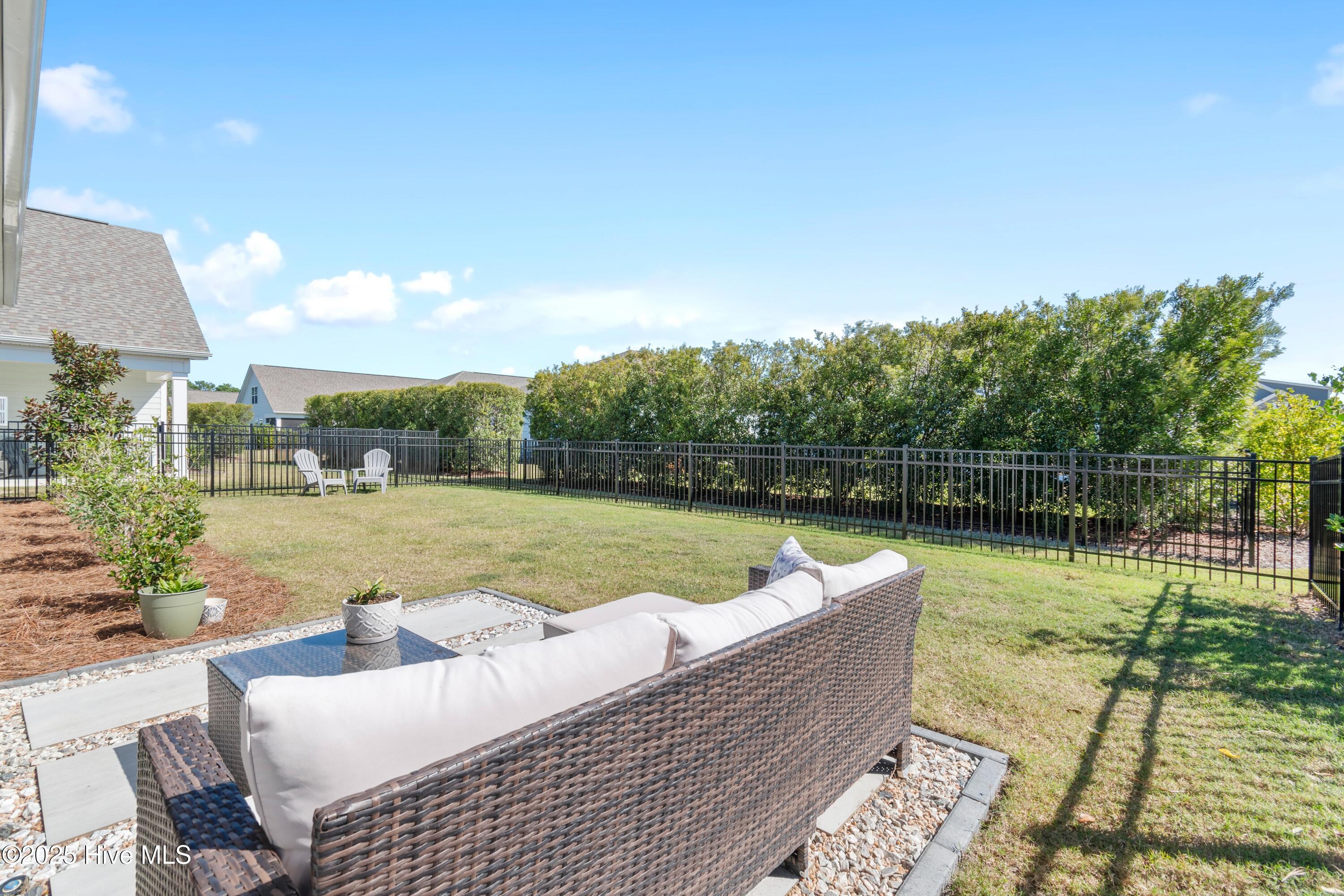 100538453 | Photo 36