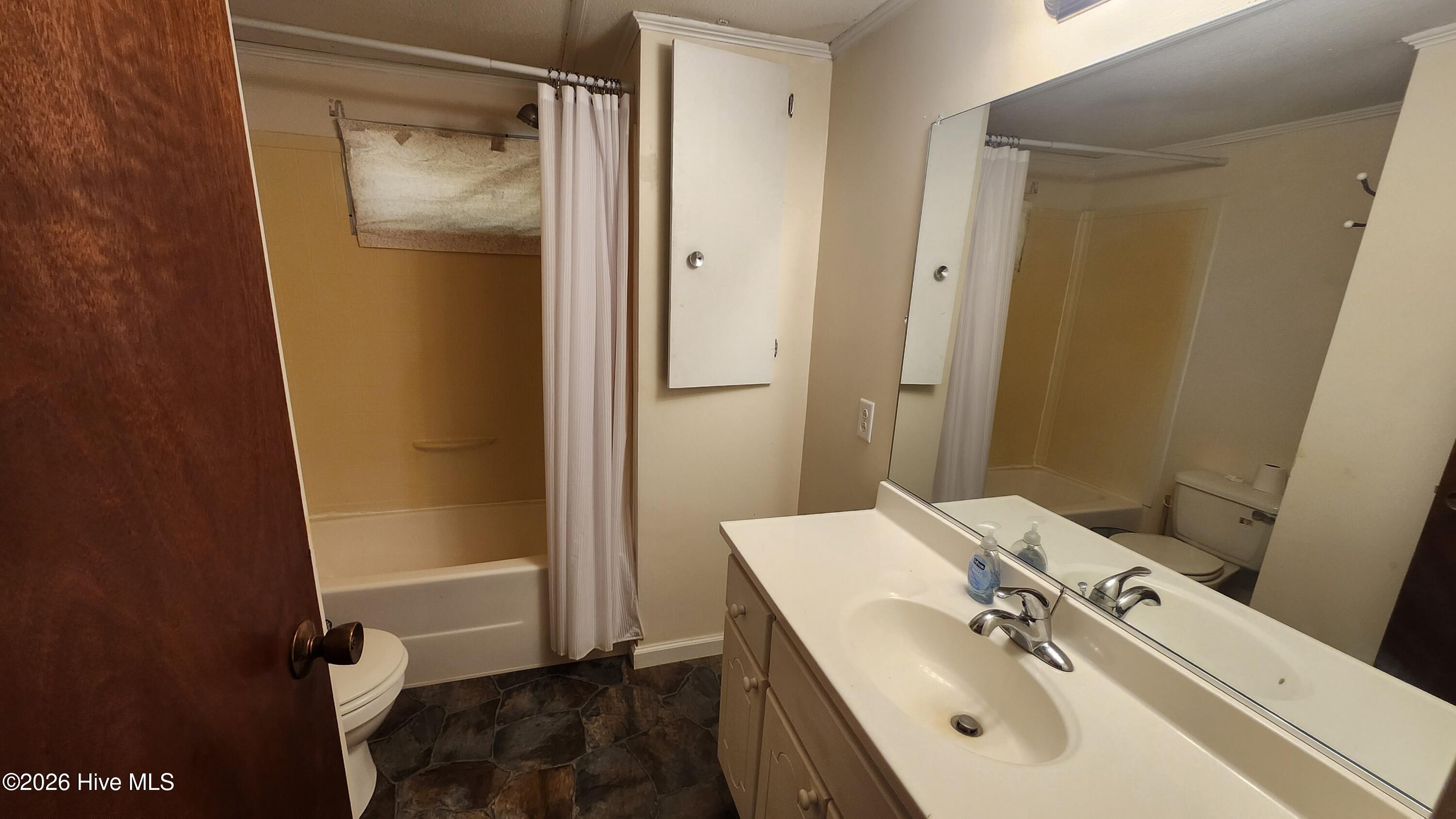 100568359 | Photo 11