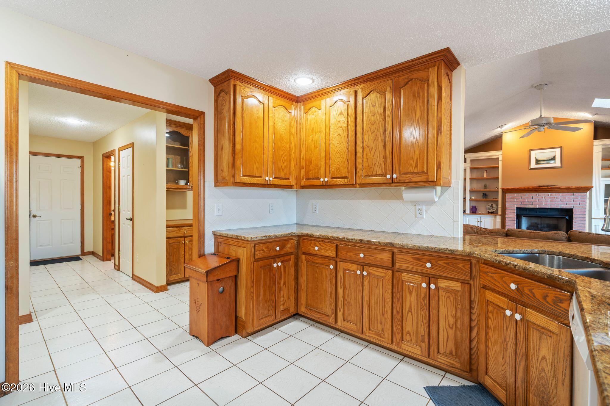 100552539 | Photo 23