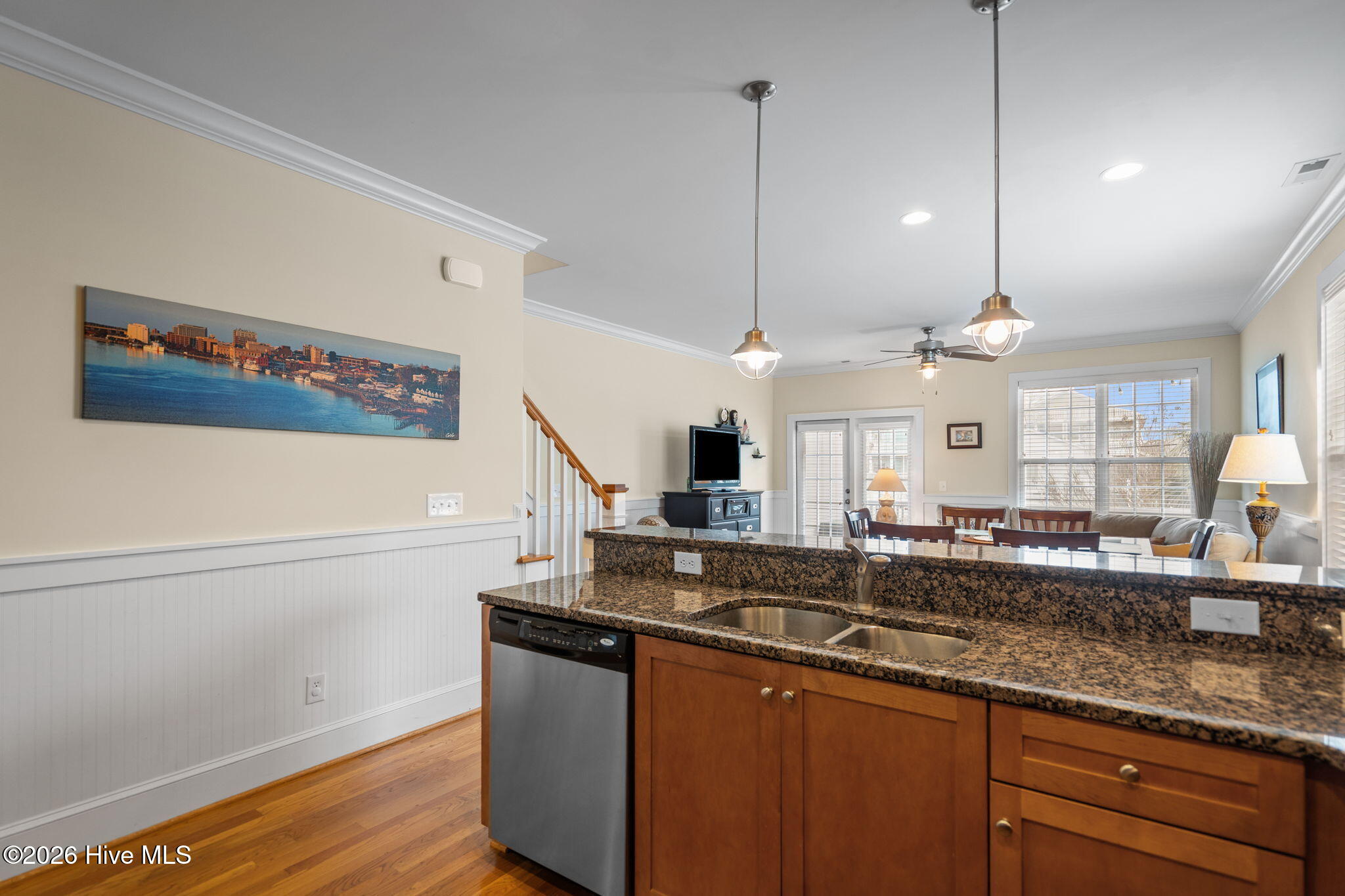 100561147 | Photo 17