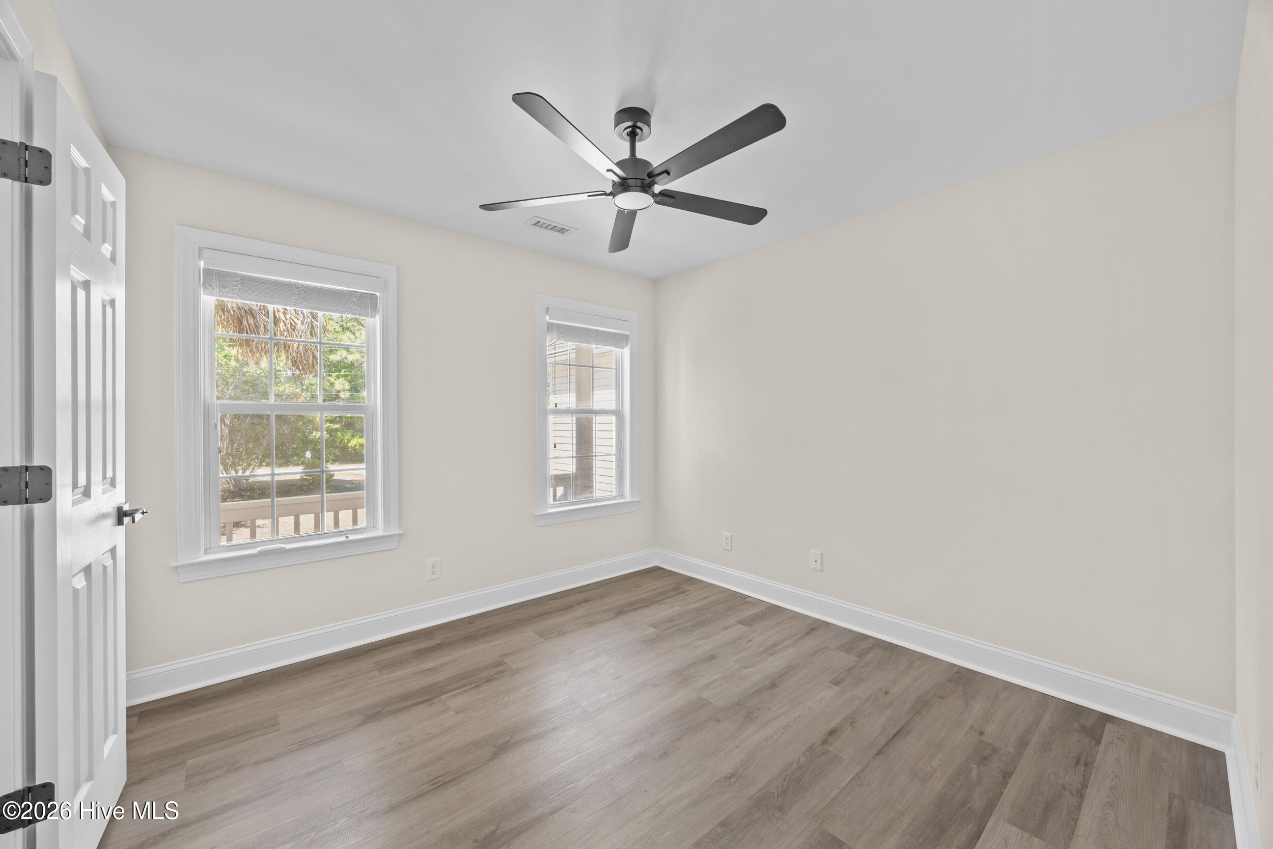 100569542 | Photo 18