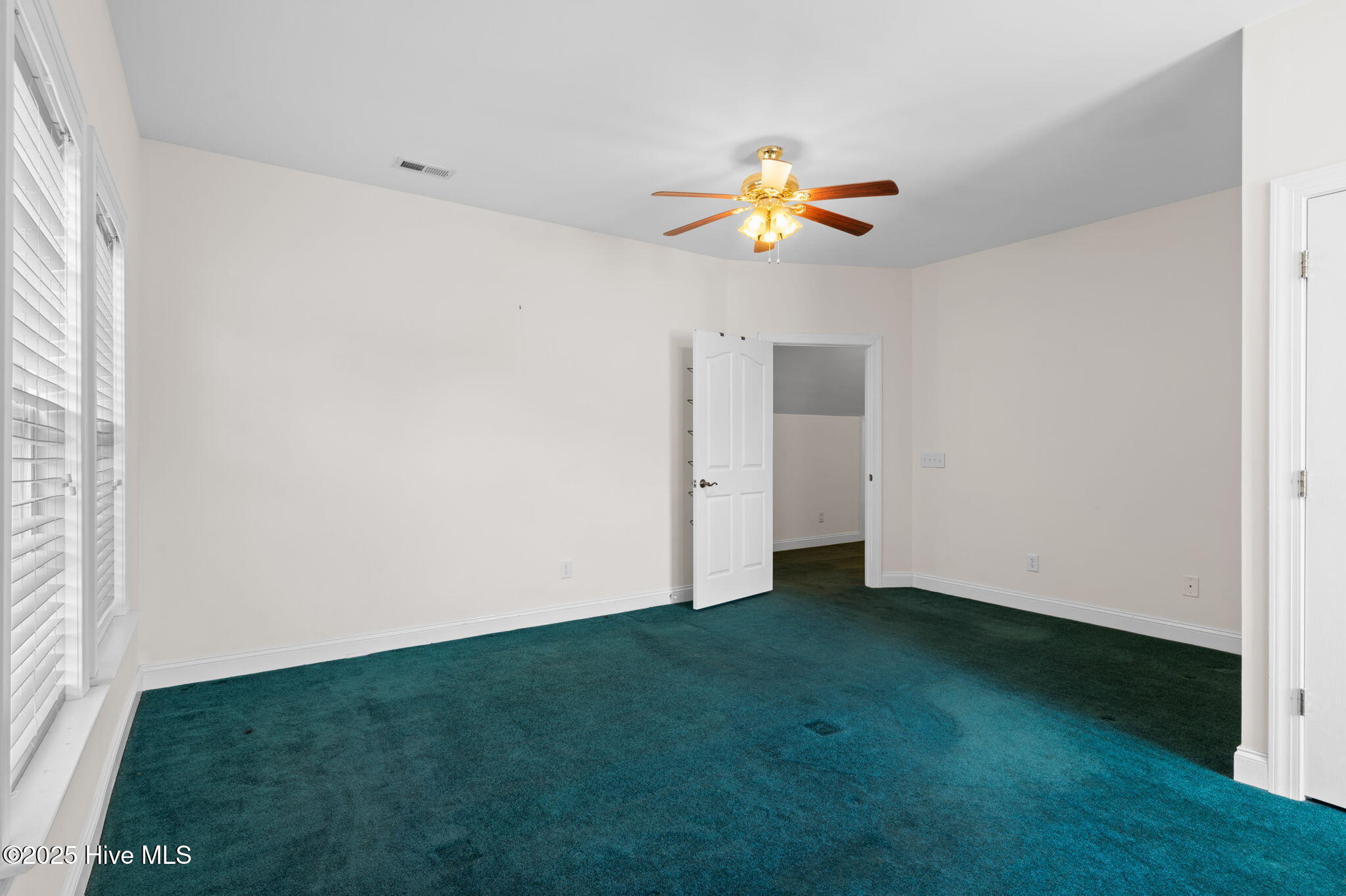 100522413 | Photo 36