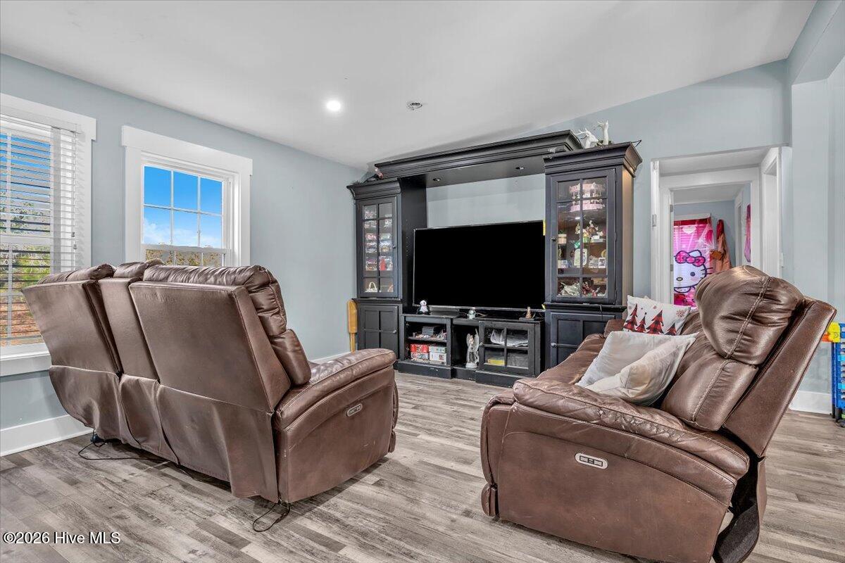 100548793 | Photo 12