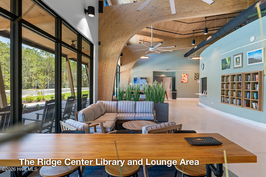 100565763 | Photo 10