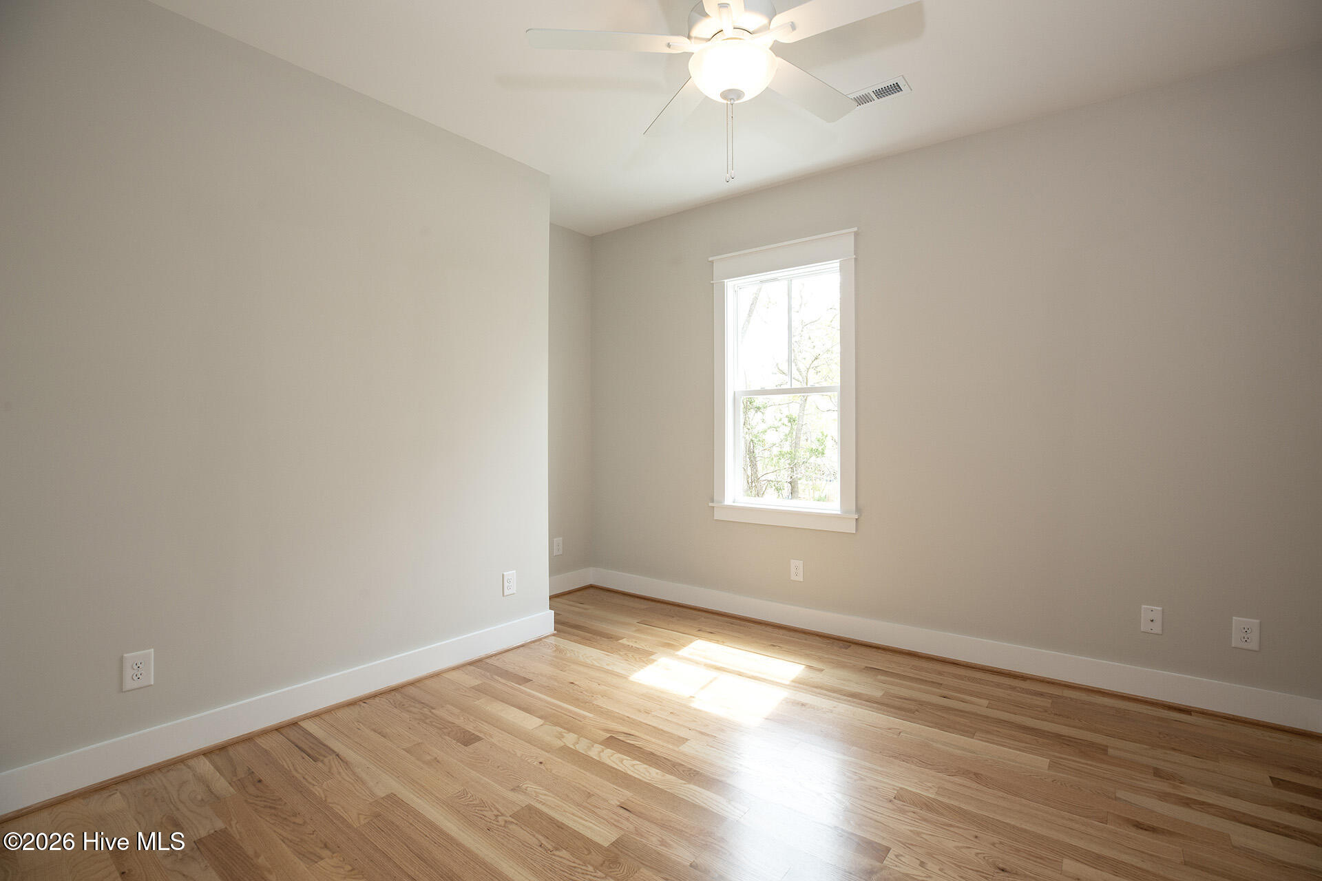 100562068 | Photo 27