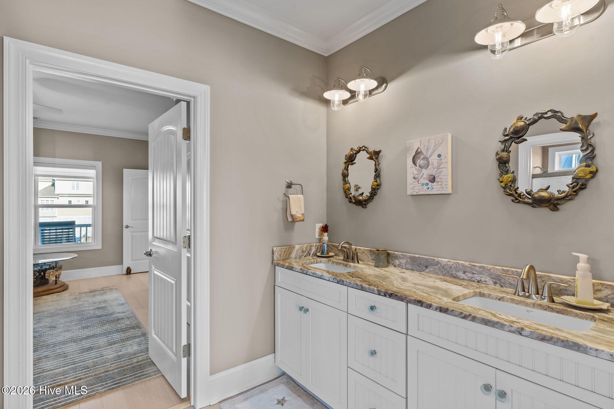 100549161 | Photo 31