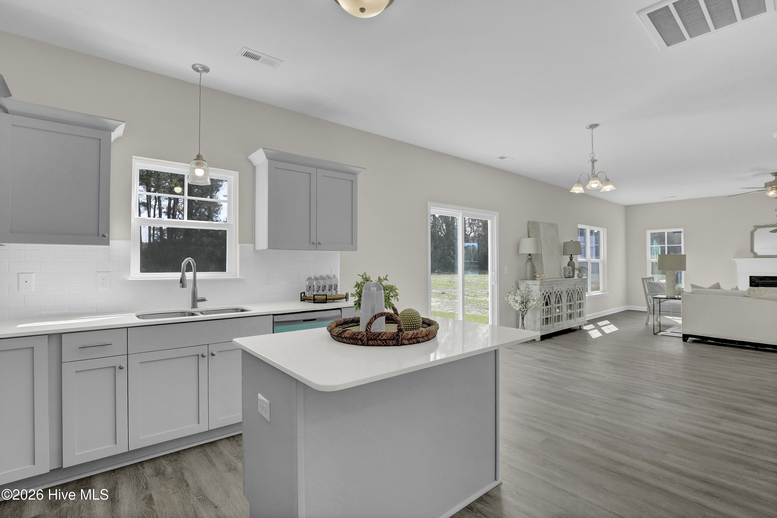 100488784 | Photo 14