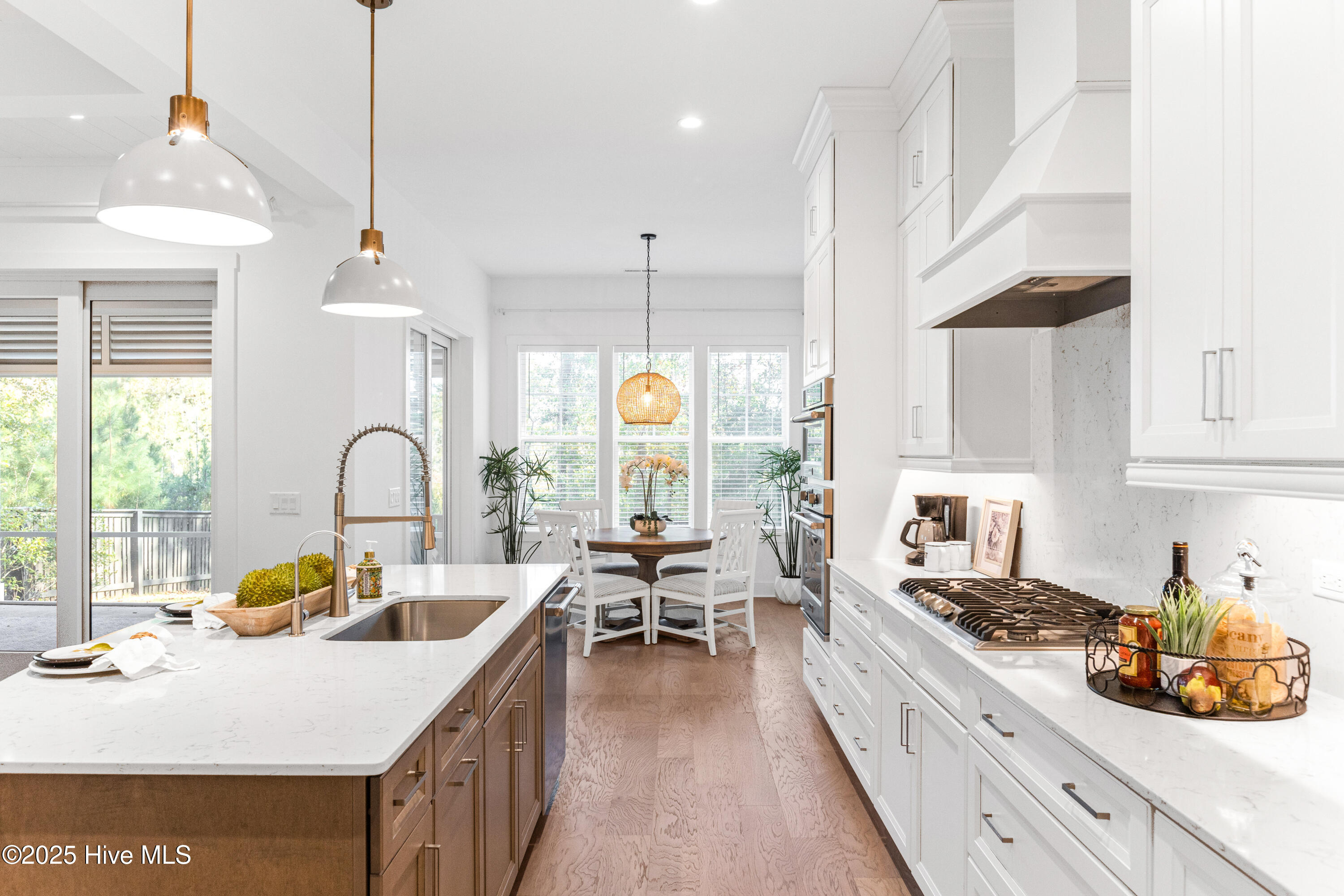 100537930 | Photo 18