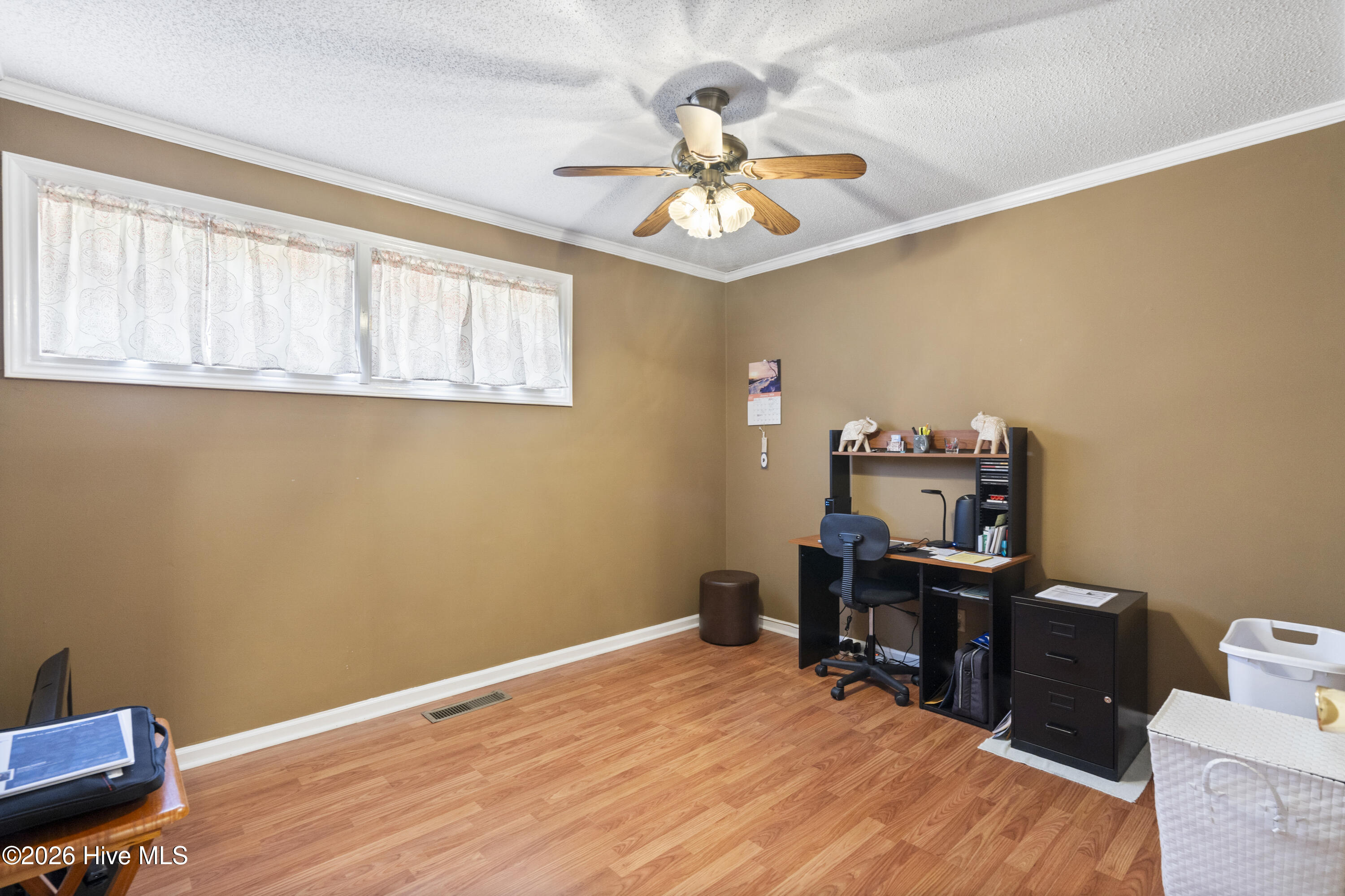 100549971 | Photo 25