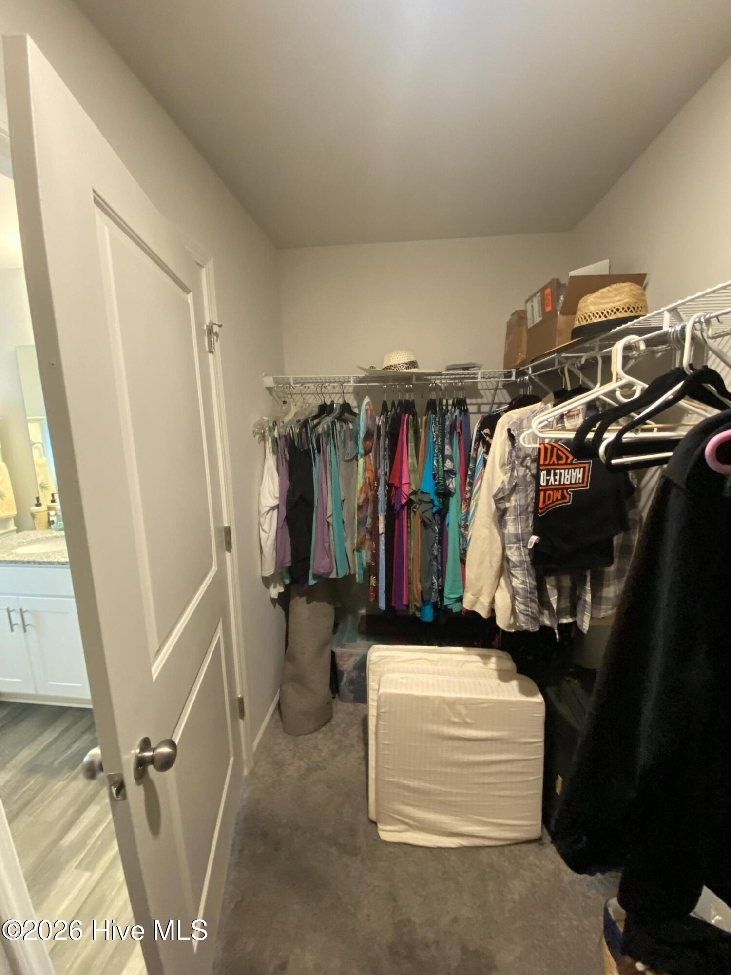 100566692 | Photo 45