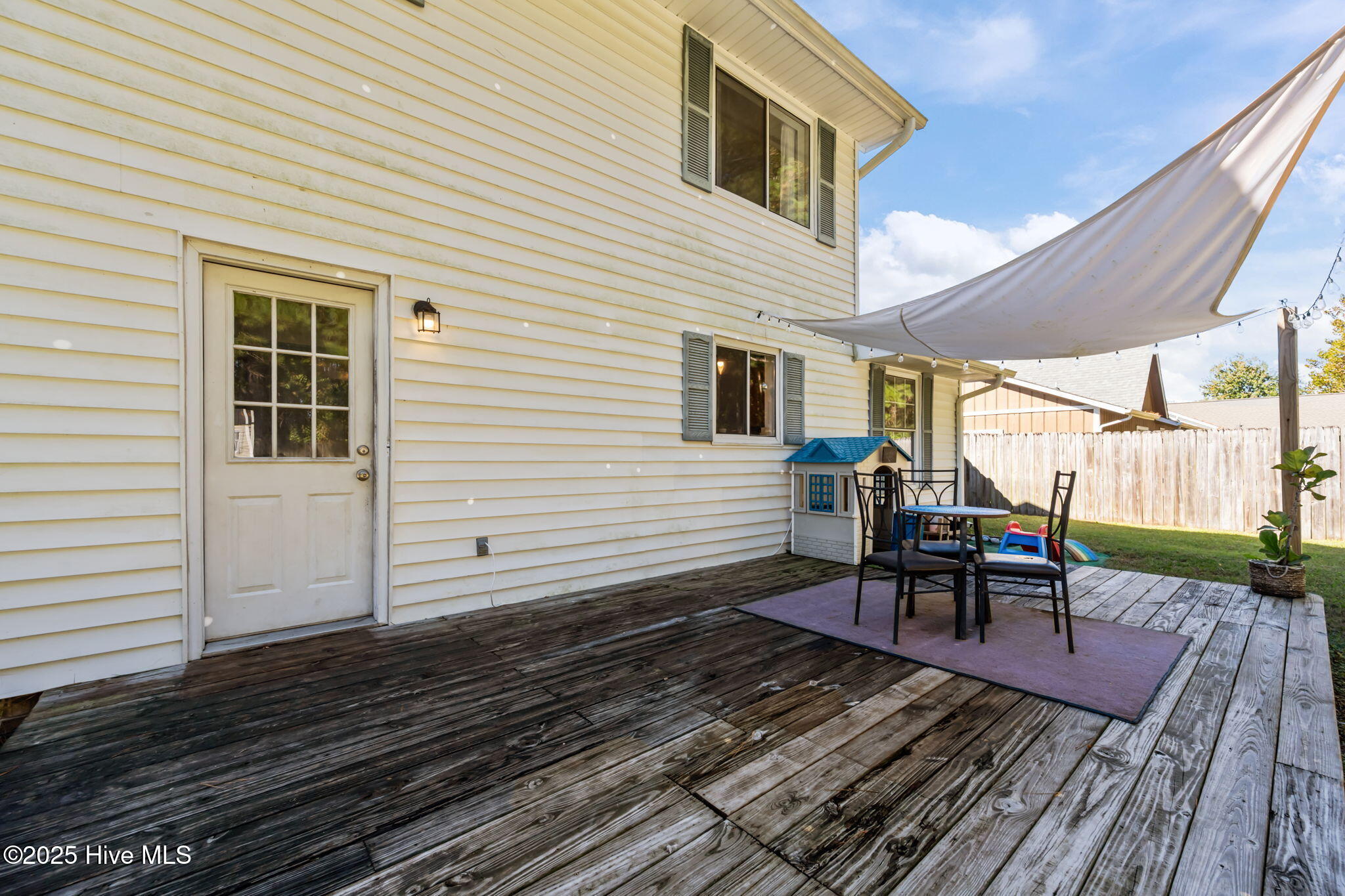 100539001 | Photo 37