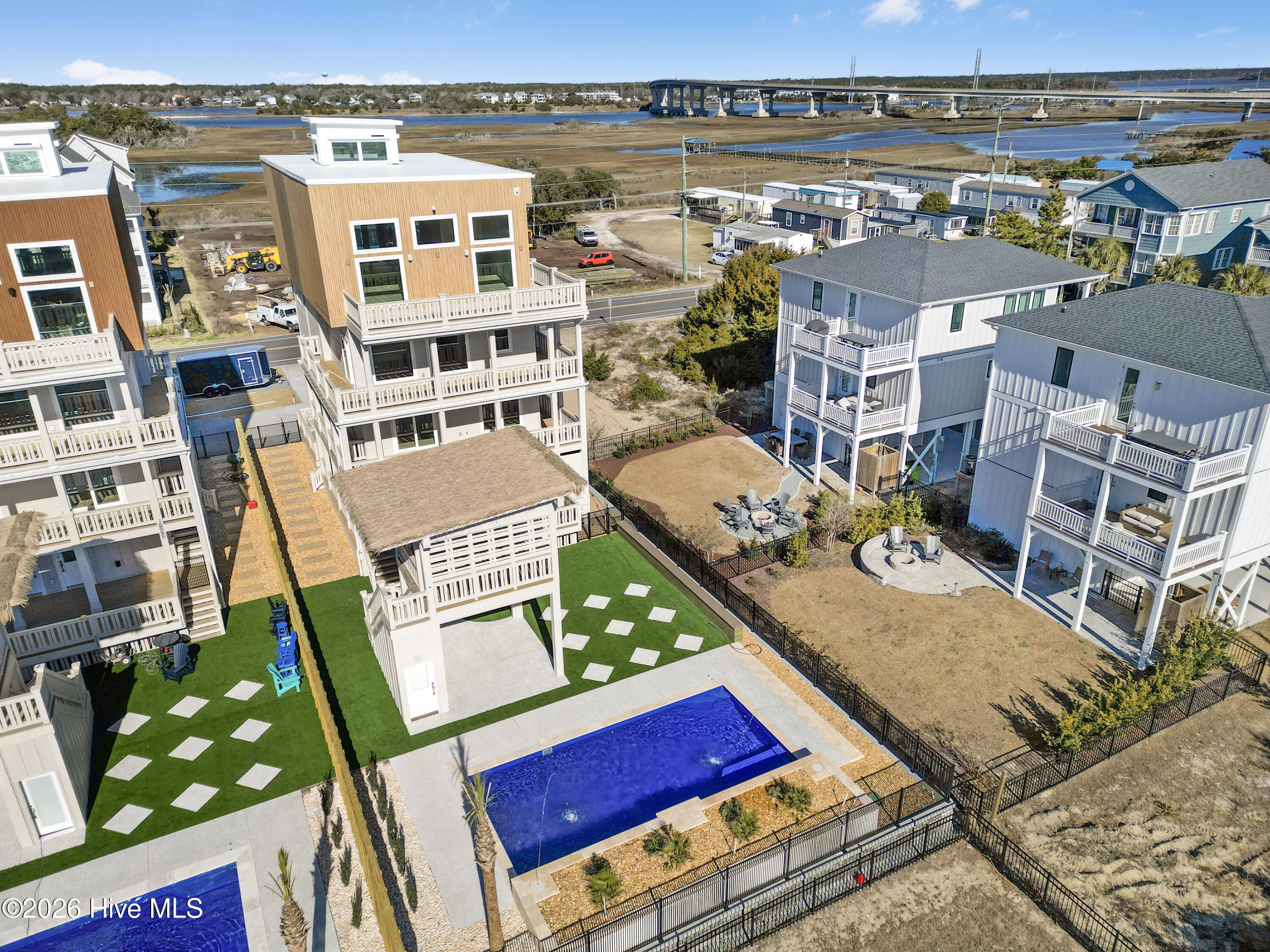 100551953 | Photo 114