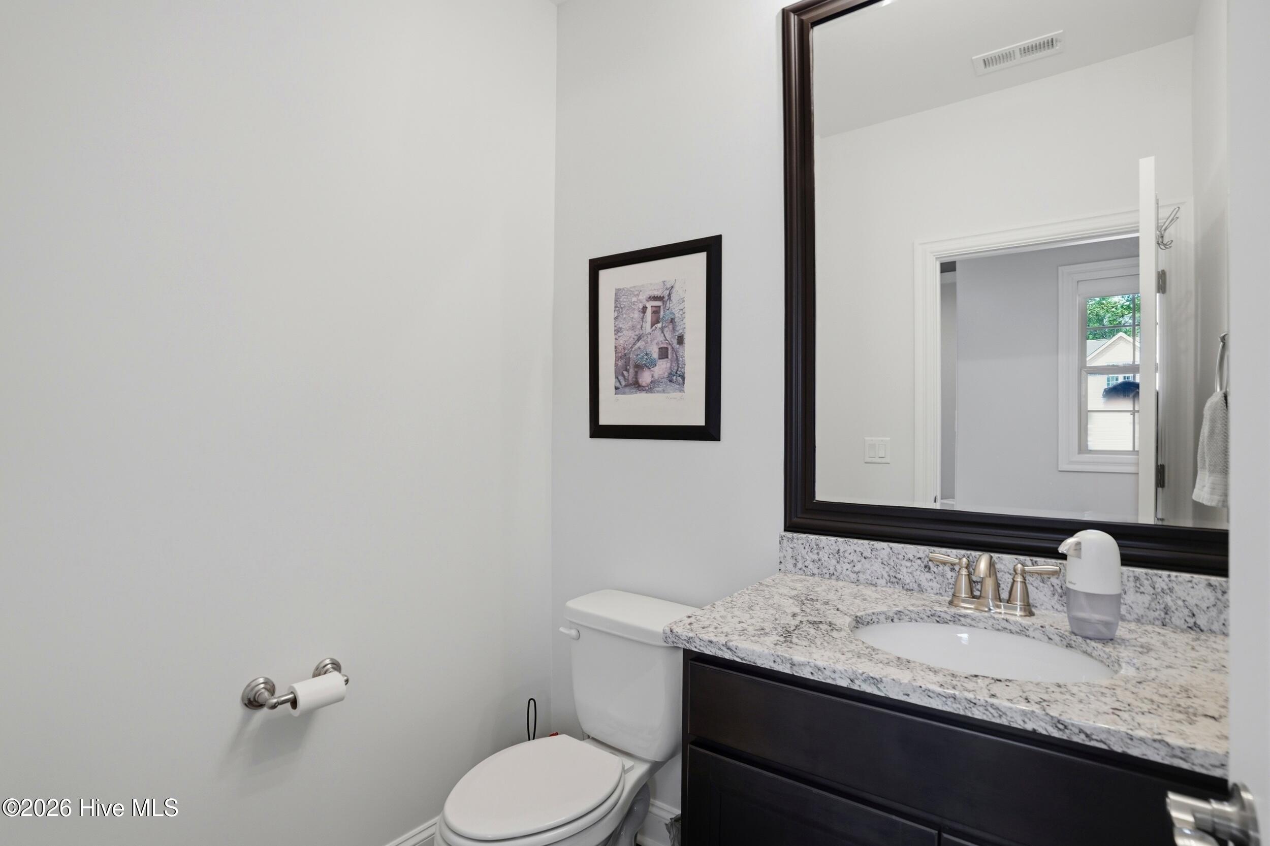 100560979 | Photo 29