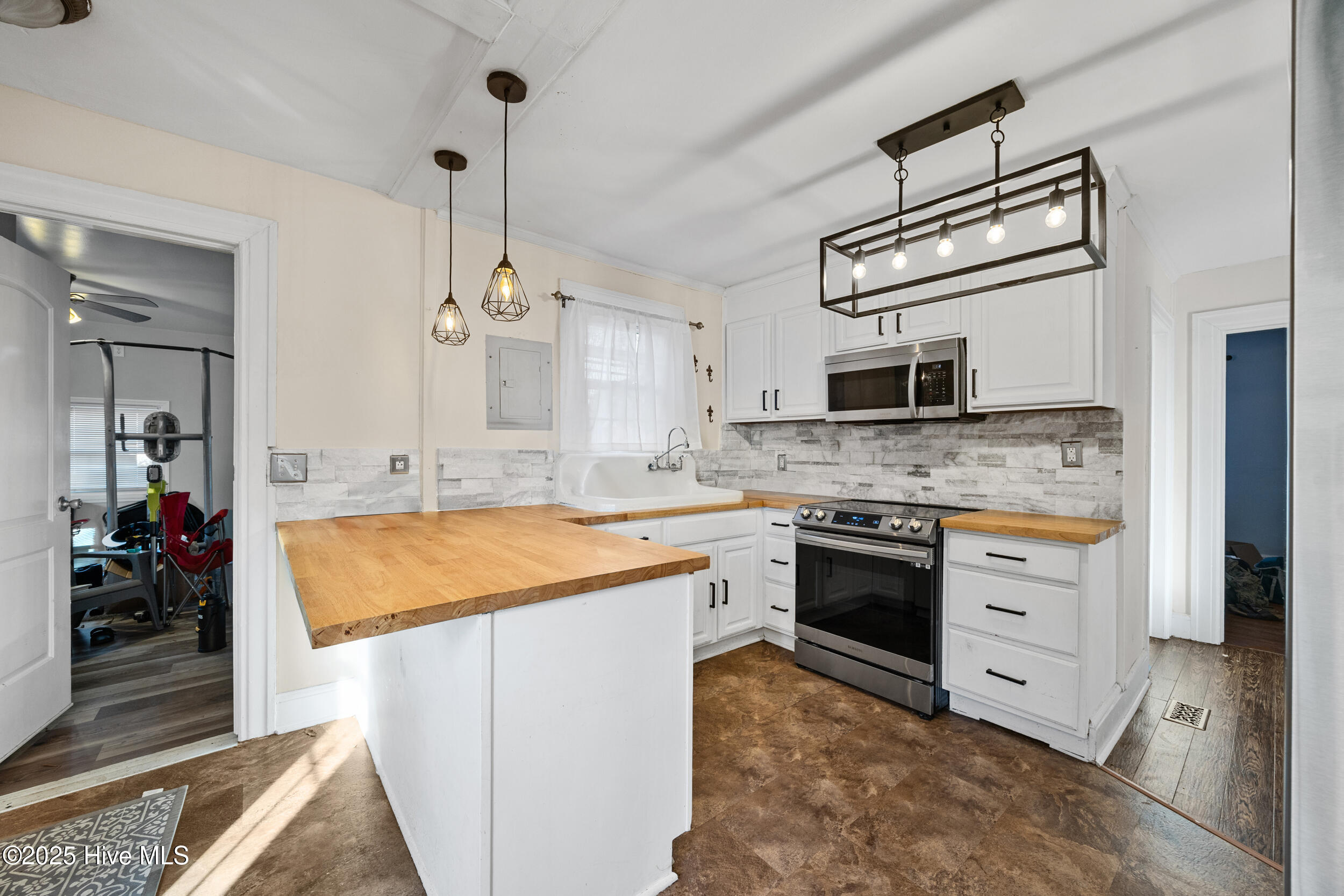 100546074 | Photo 10