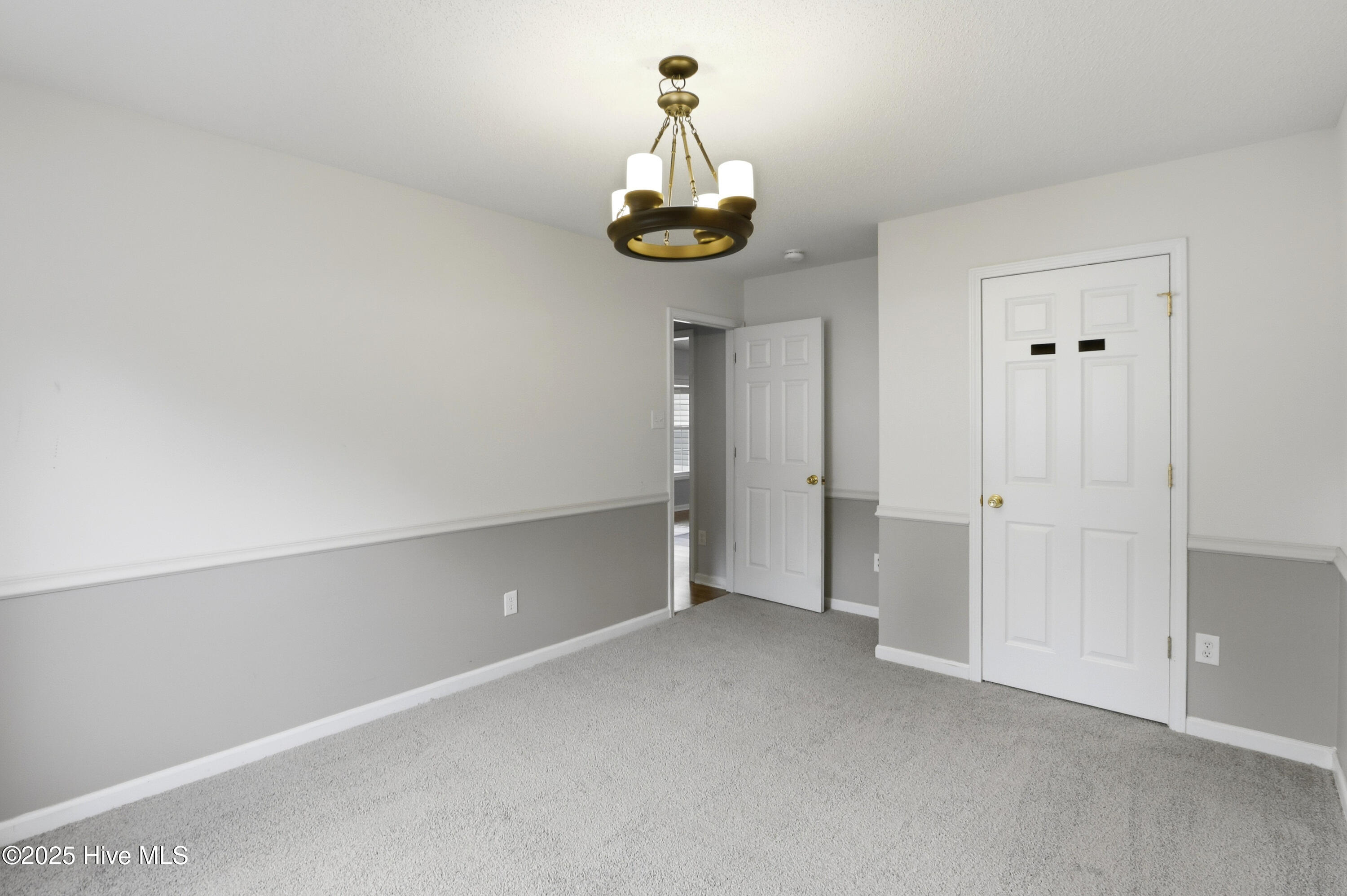 100531186 | Photo 31