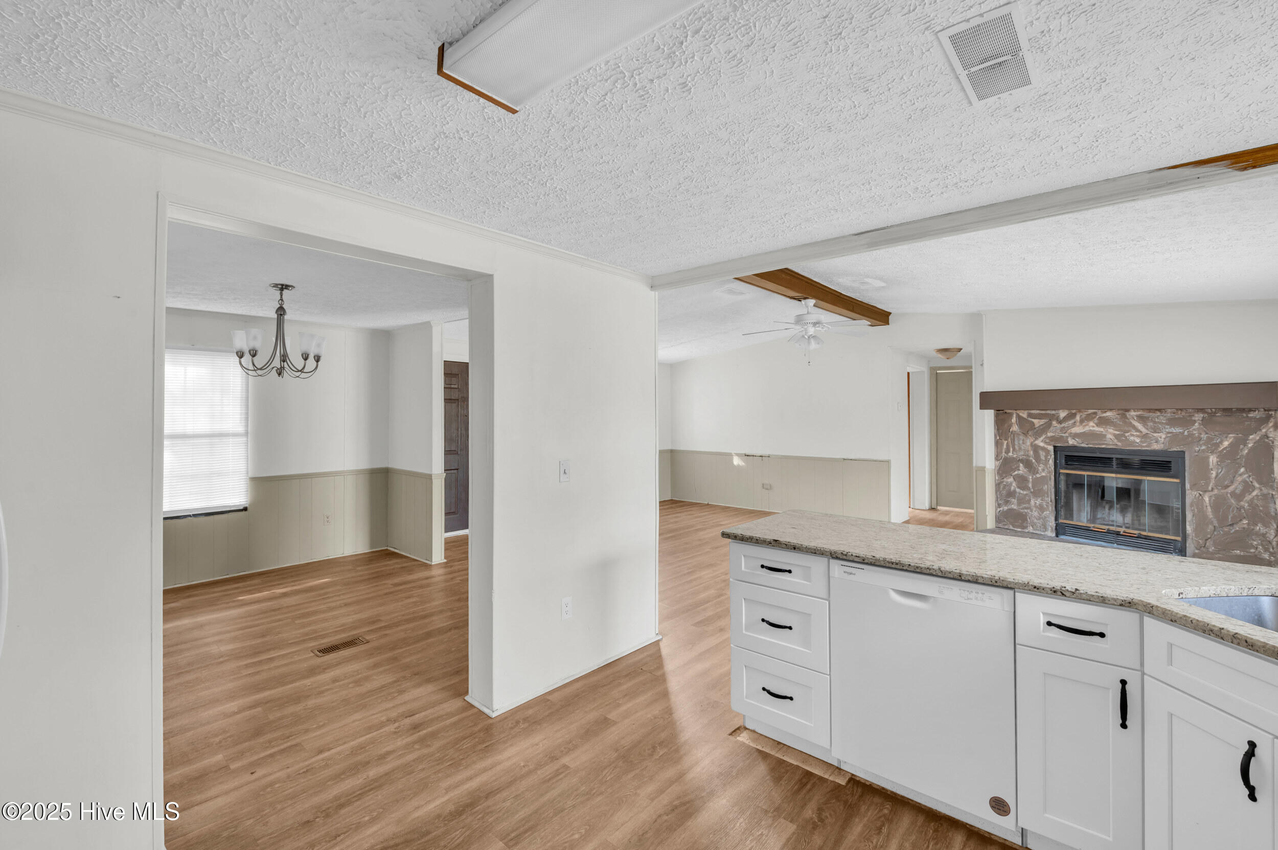 100543883 | Photo 12