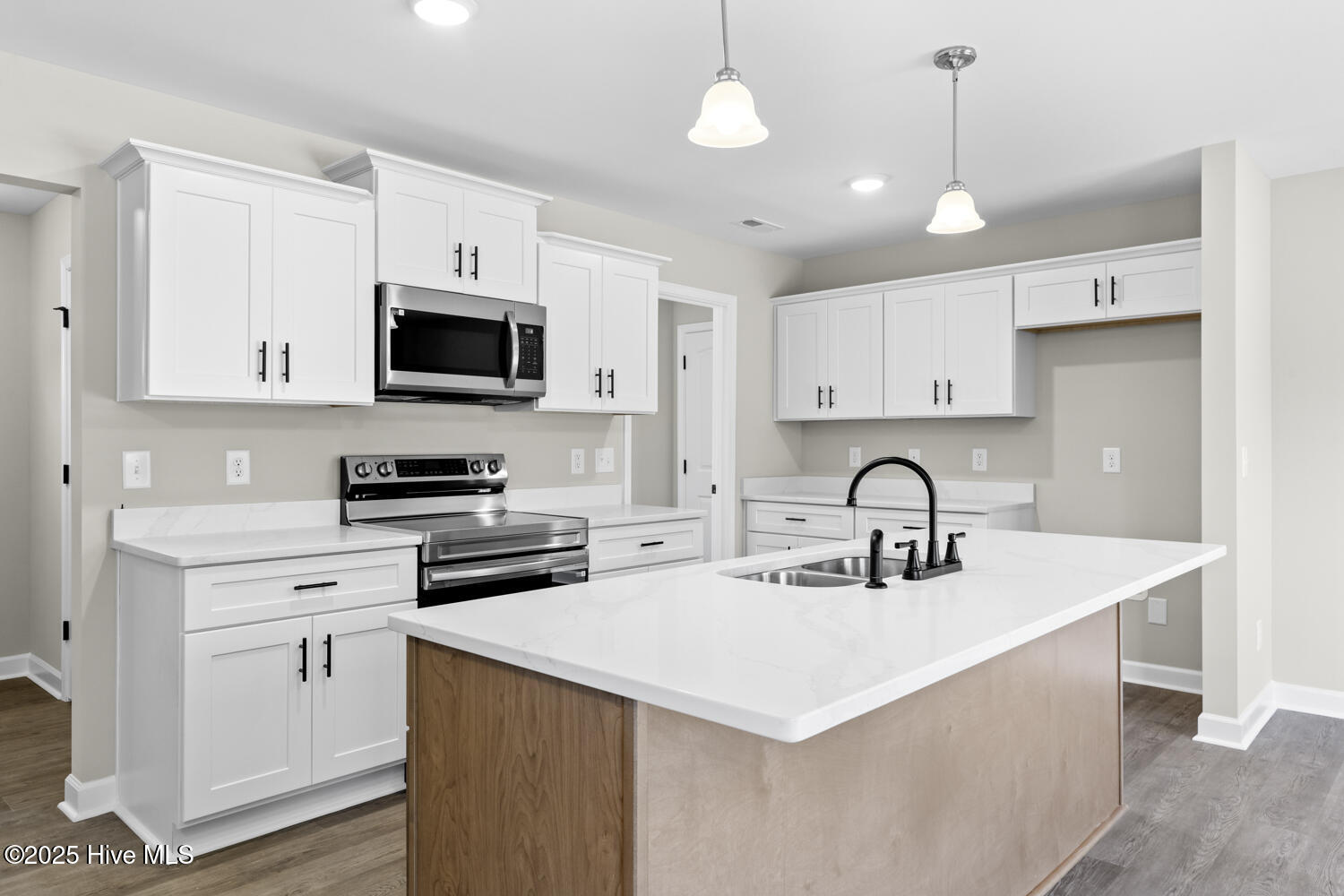 100539623 | Photo 10