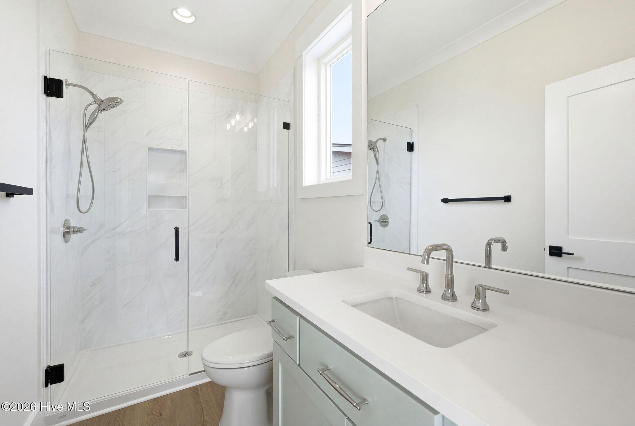 100564673 | Photo 47