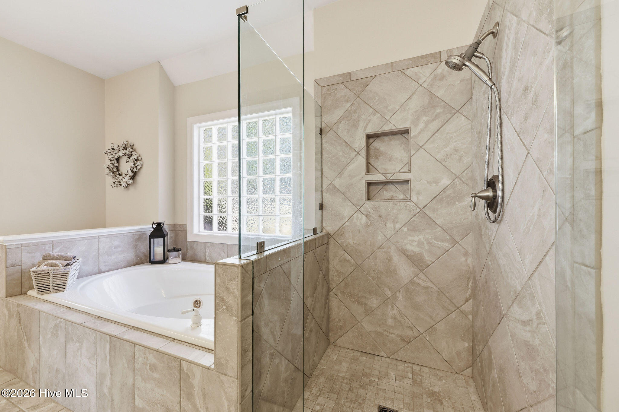 100556784 | Photo 42