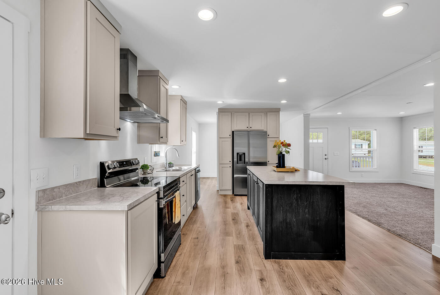 100558273 | Photo 13