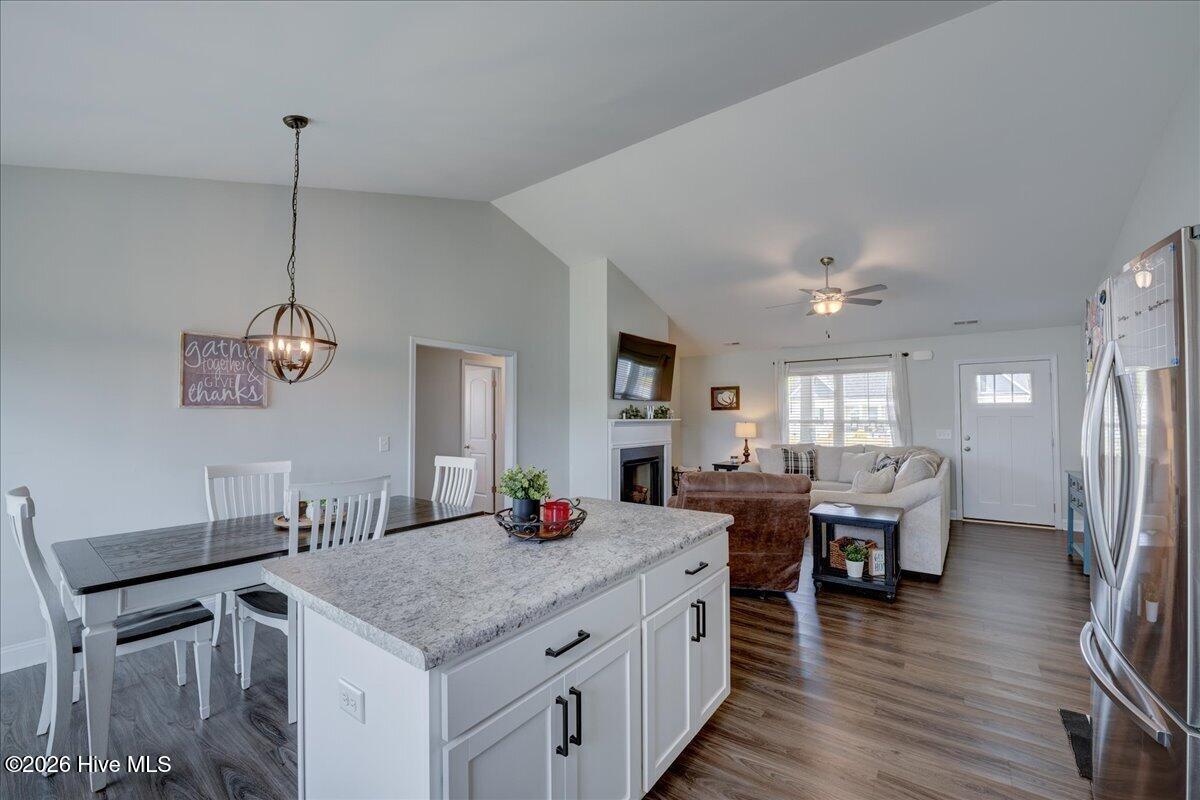 100569767 | Photo 13