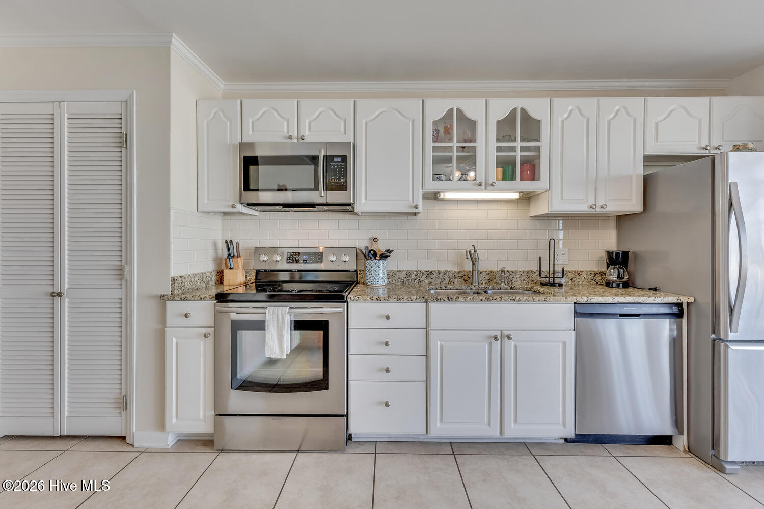 100561706 | Photo 17