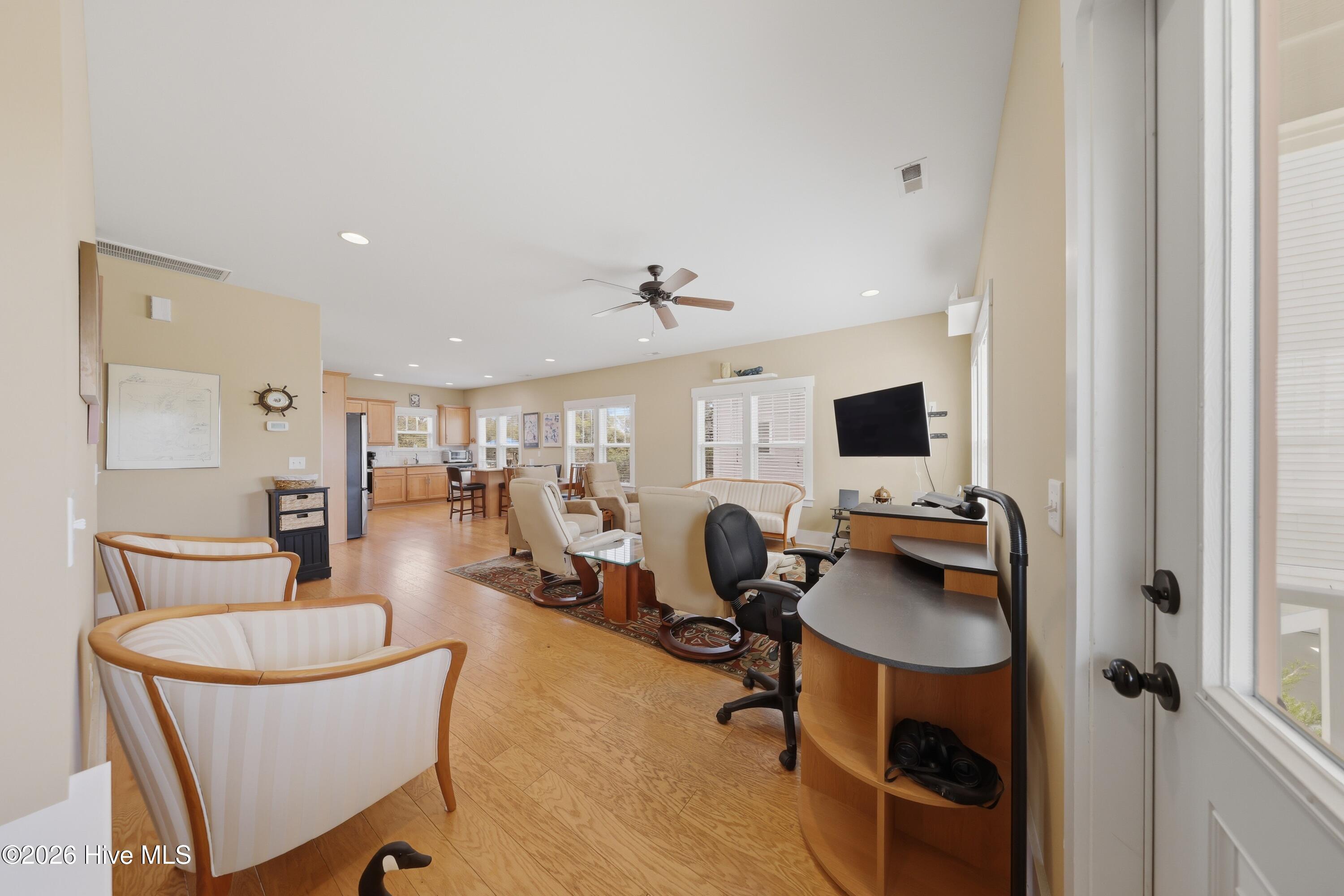 100566755 | Photo 13