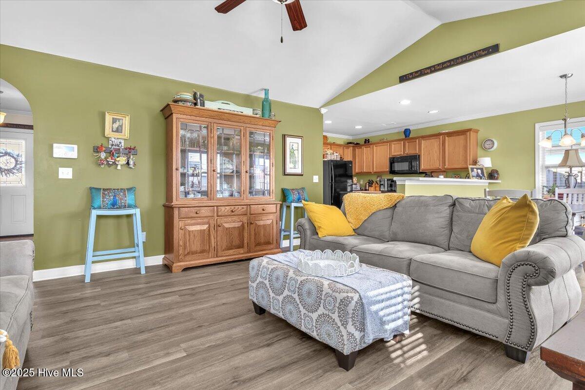 100557055 | Photo 22