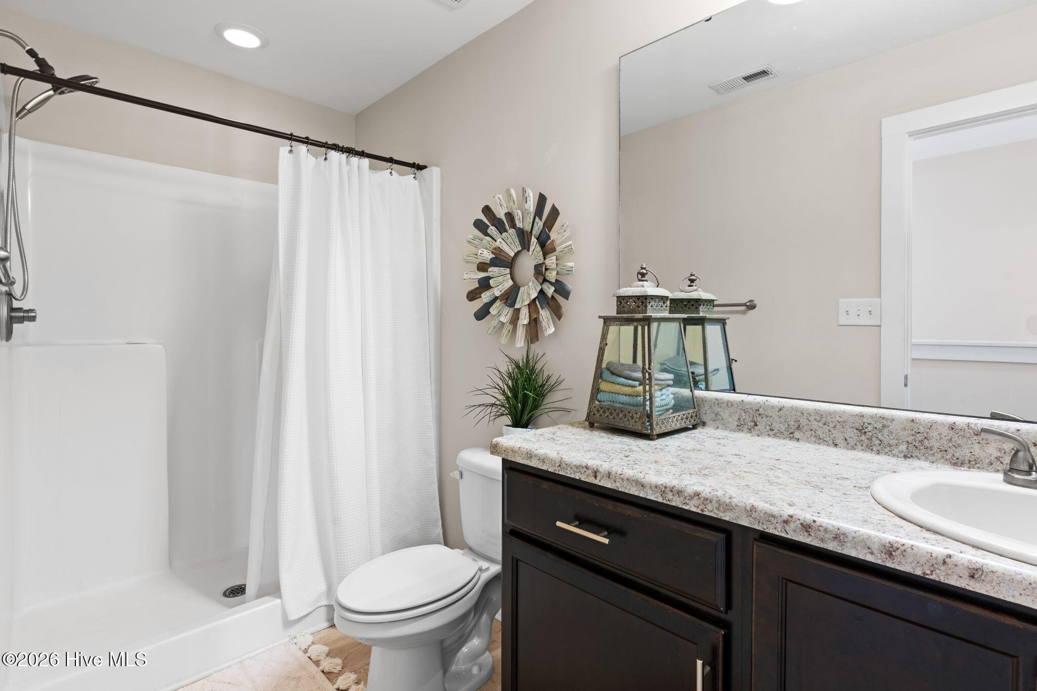 100560331 | Photo 32