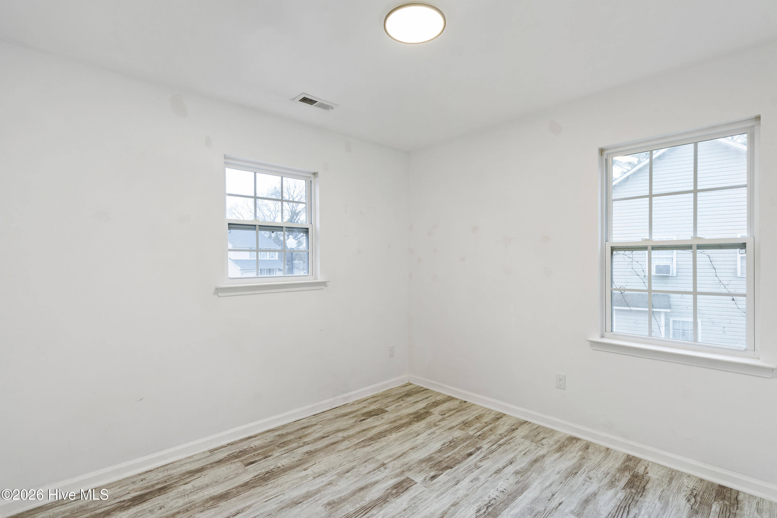 100557847 | Photo 28