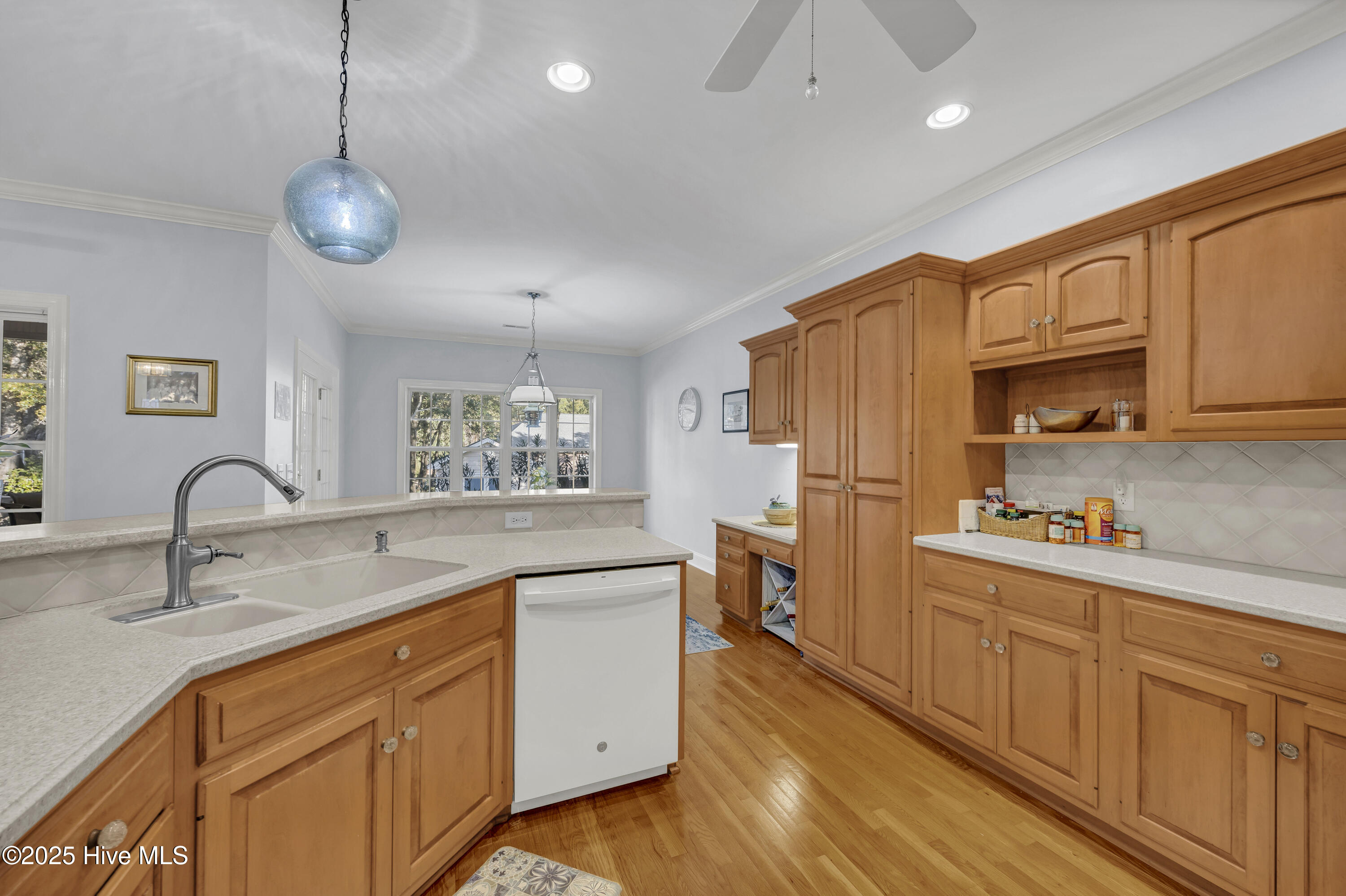 100546404 | Photo 12