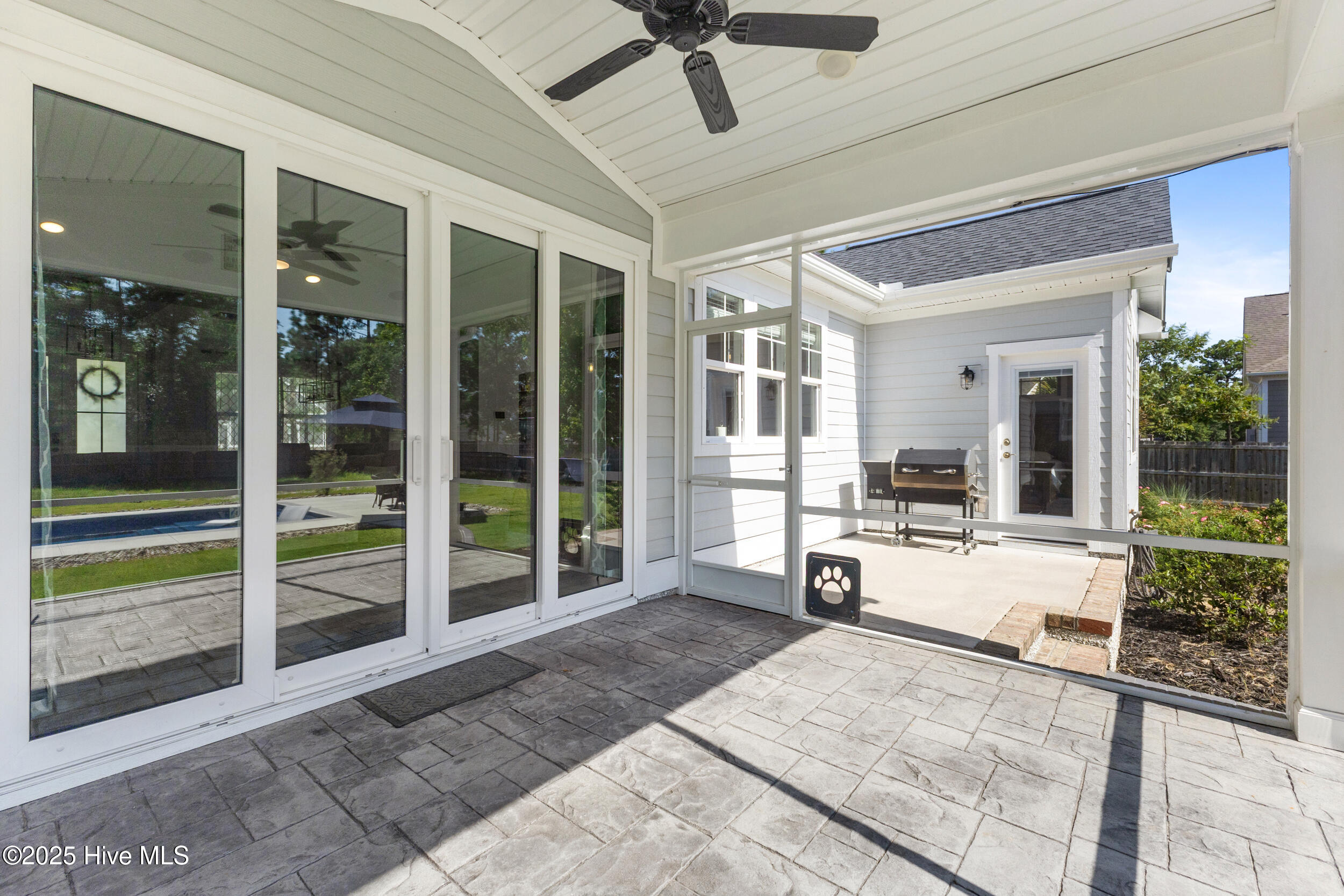 100520337 | Photo 47