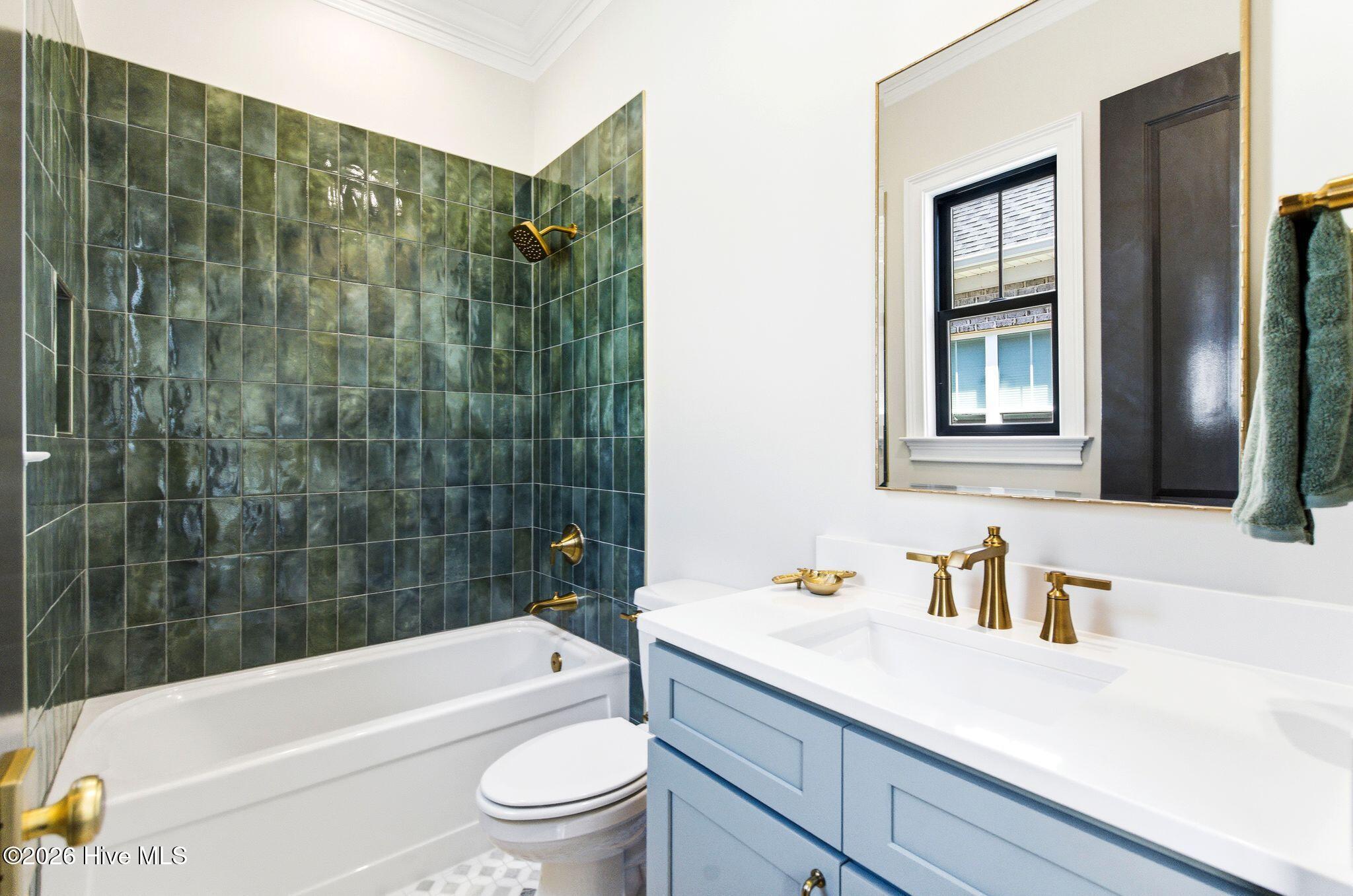 100570119 | Photo 59