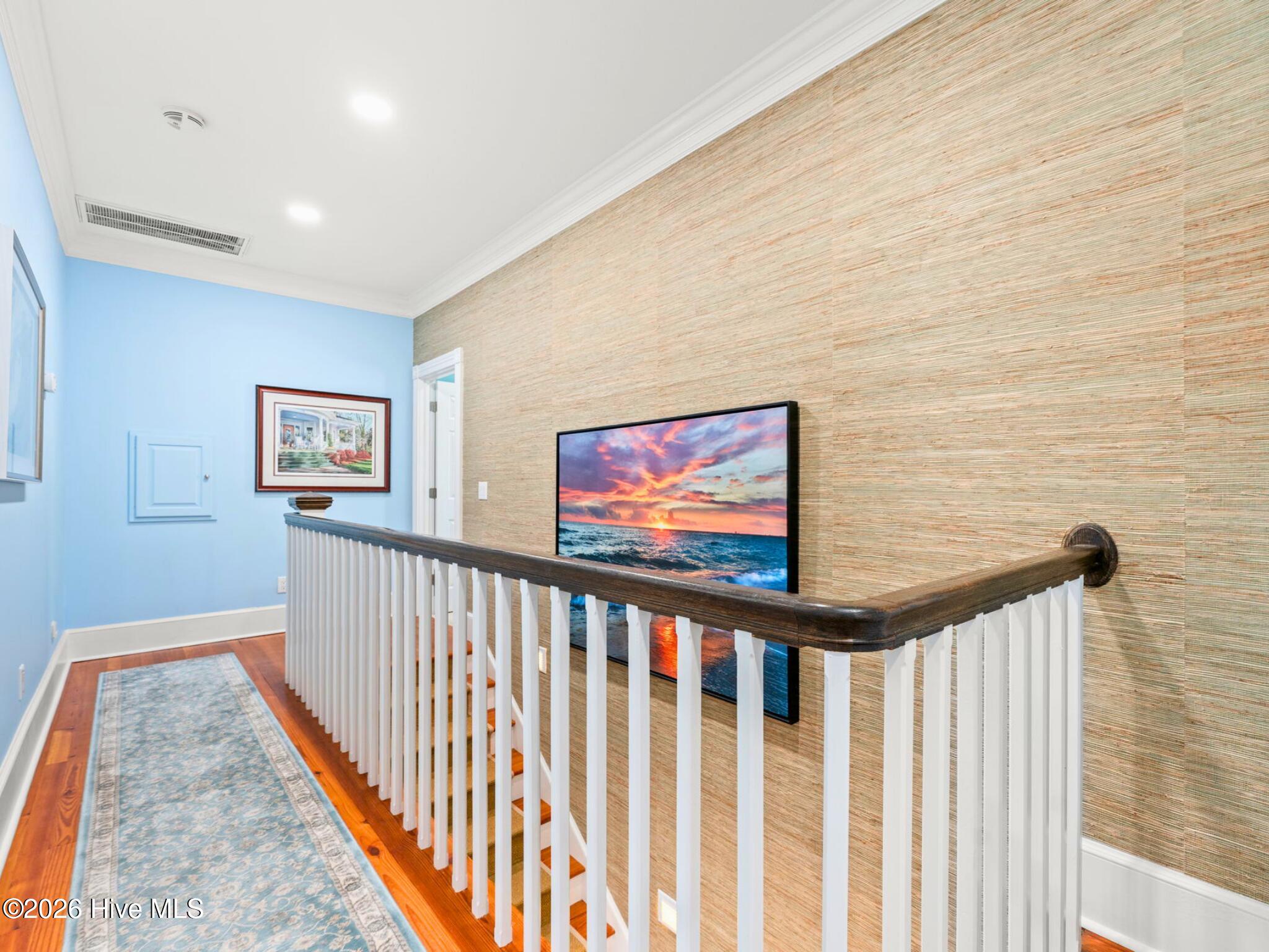 100568629 | Photo 28