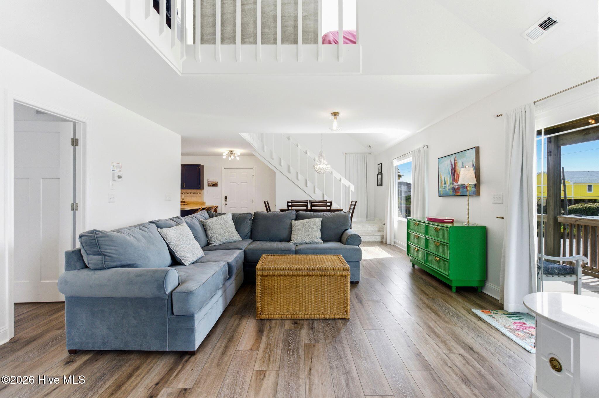 100567797 | Photo 23