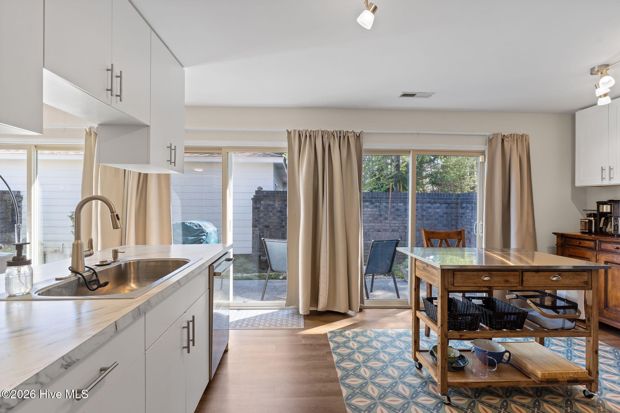 100564364 | Photo 17