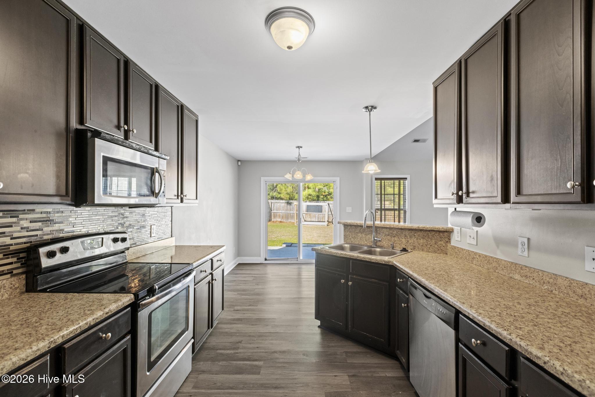 100565553 | Photo 14