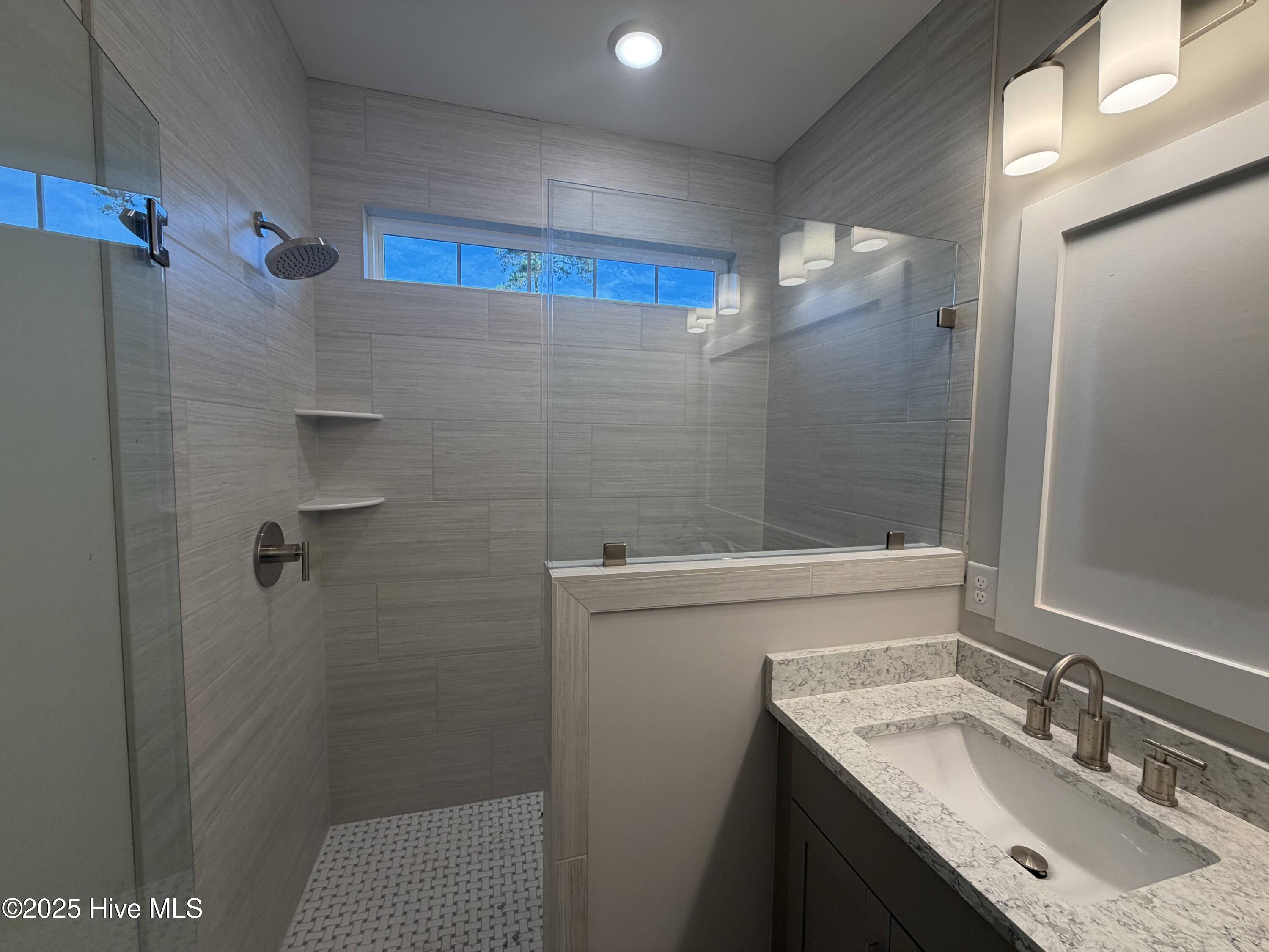 100521682 | Photo 10