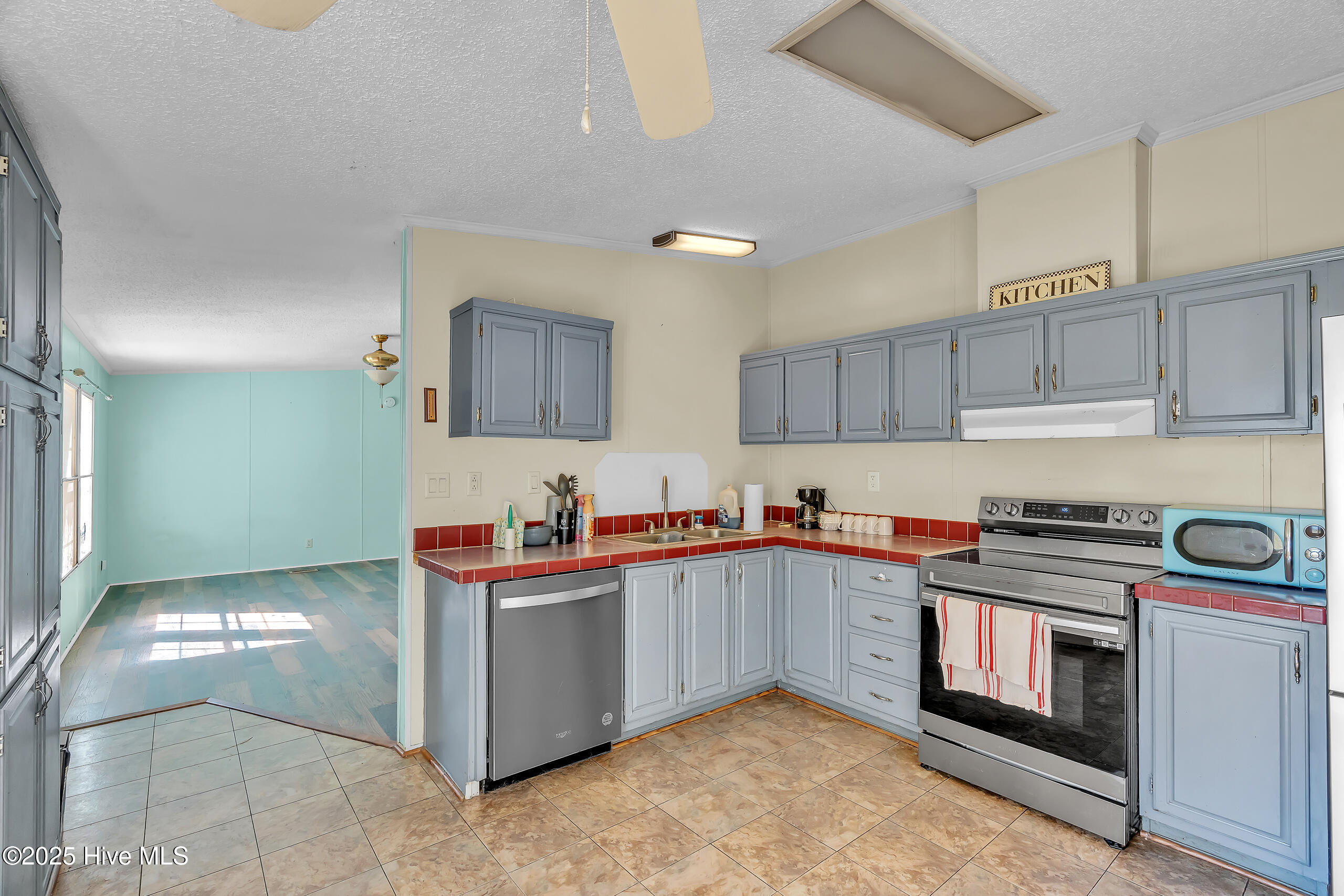 100538064 | Photo 15