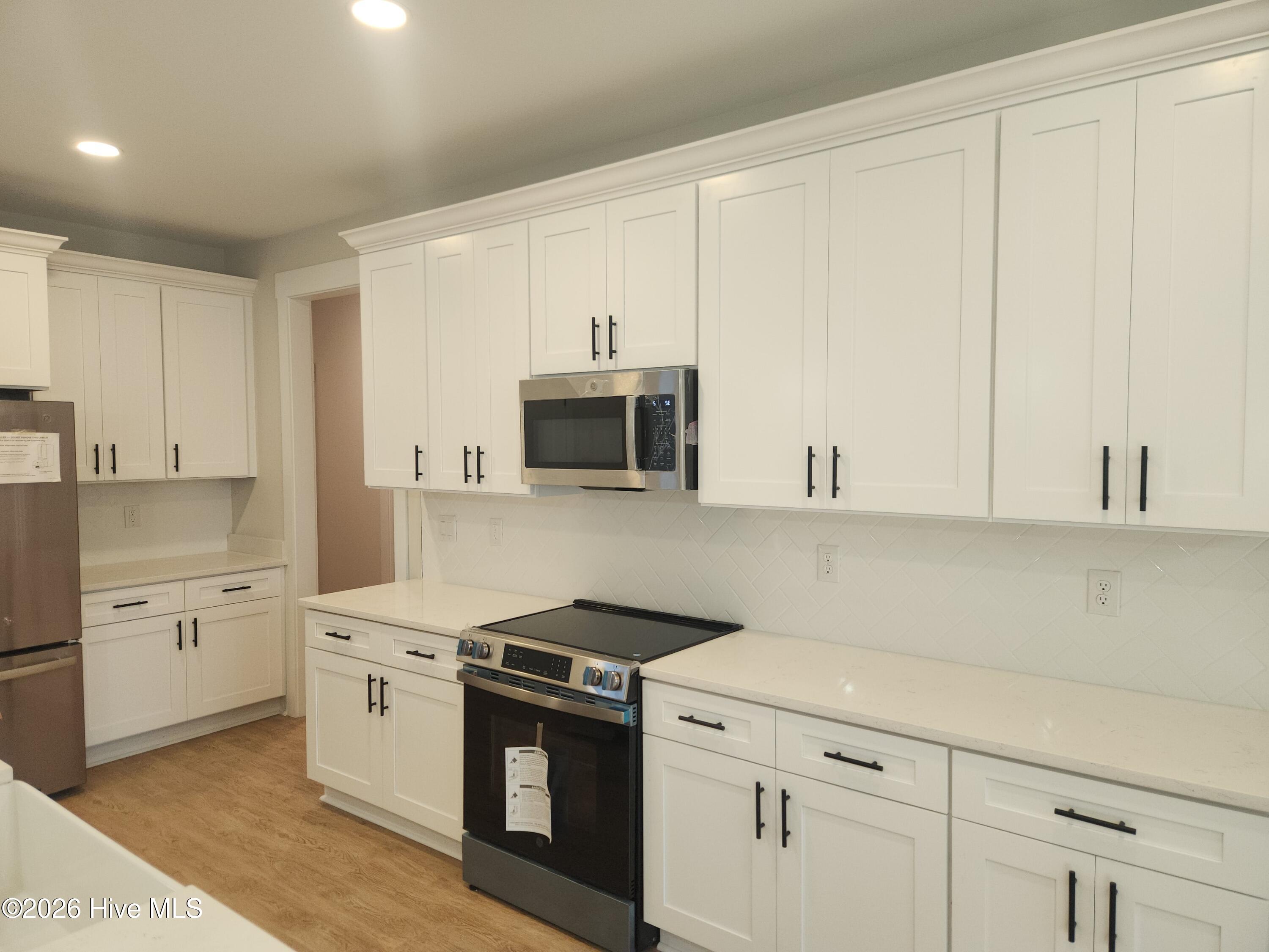 100554103 | Photo 19