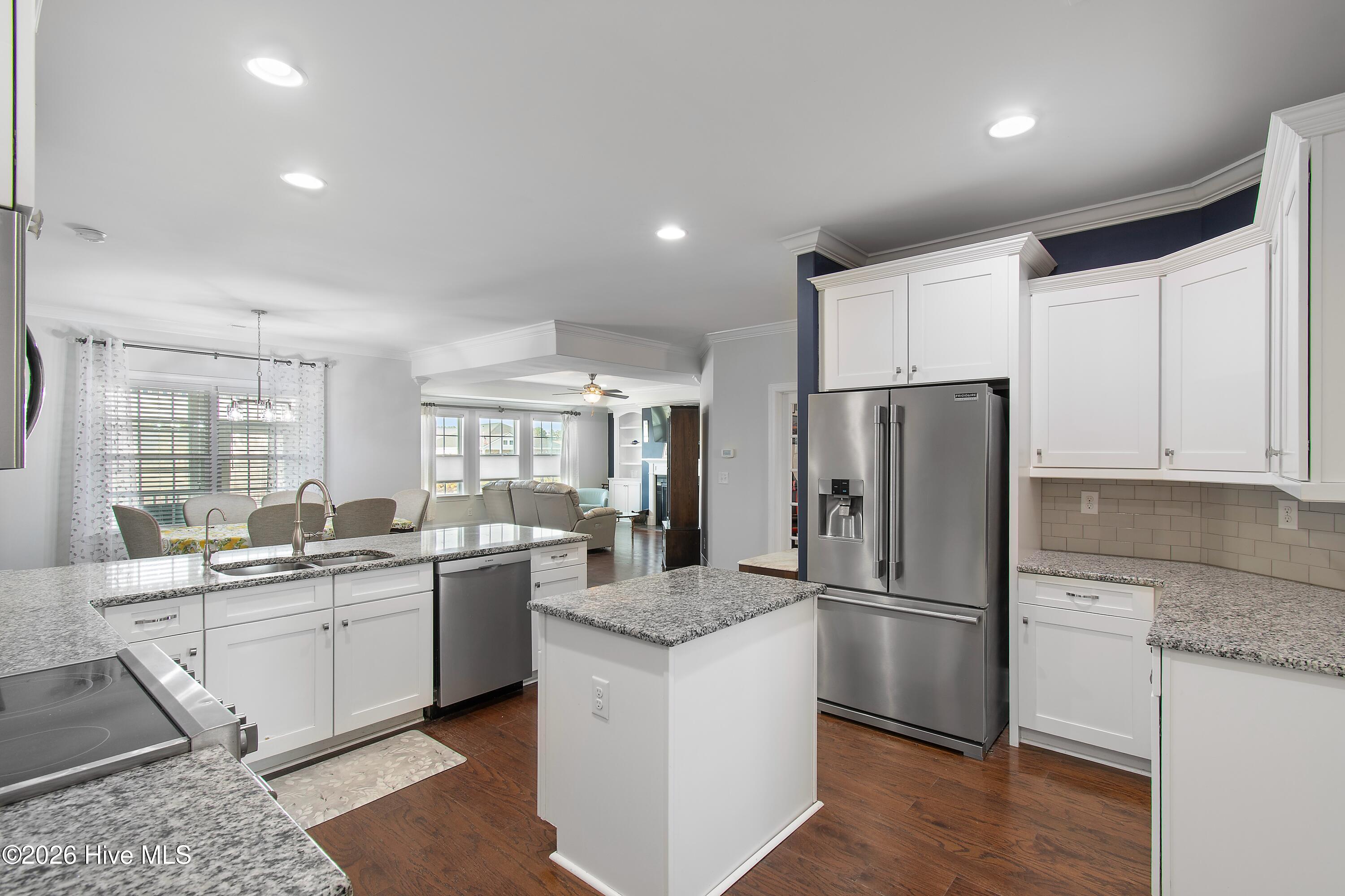 100548400 | Photo 11