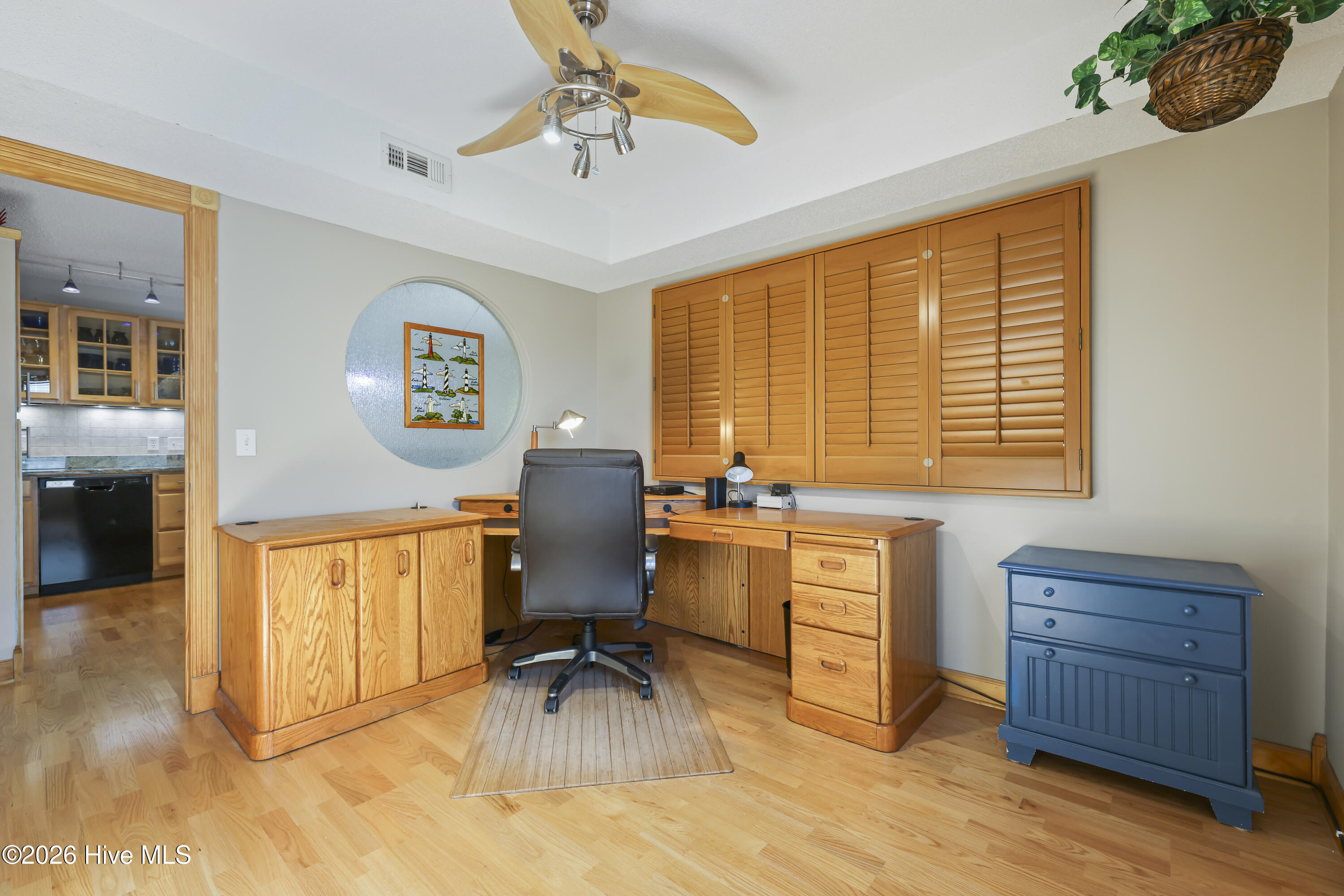 100552115 | Photo 27