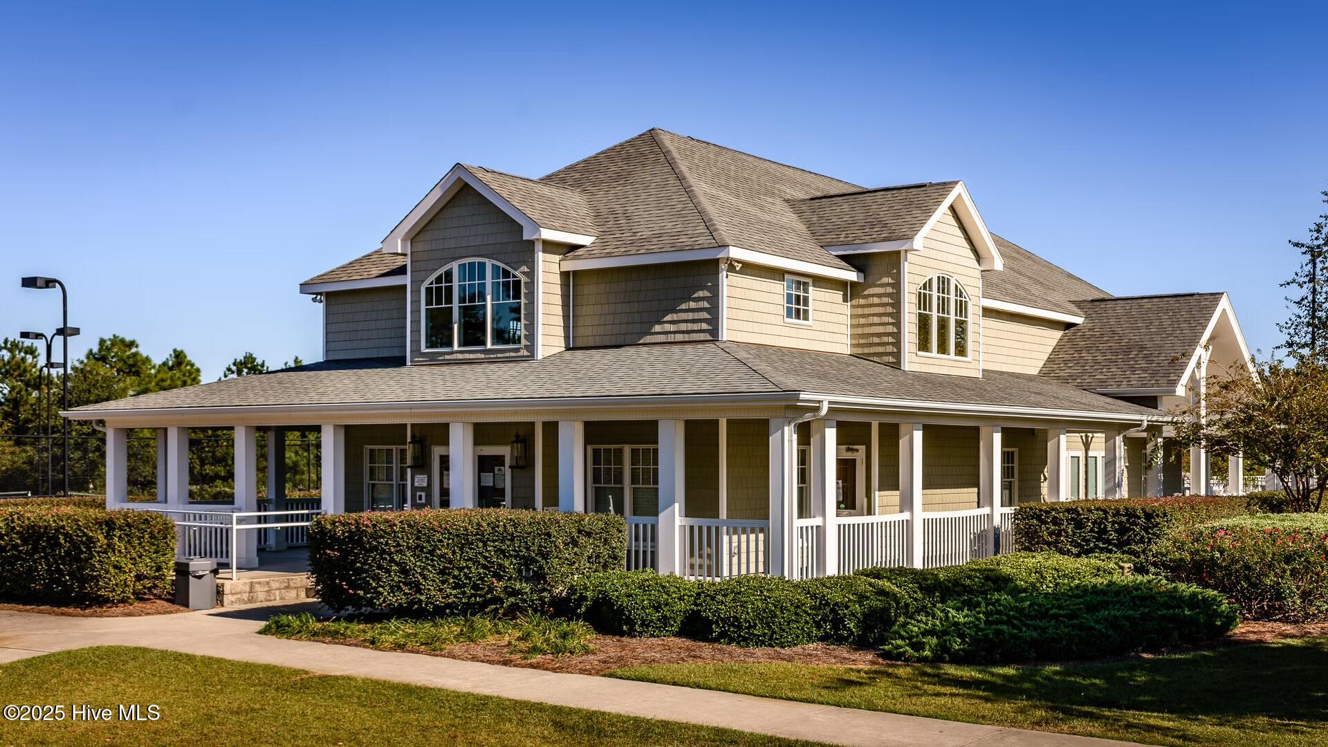 100561939 | Photo 35